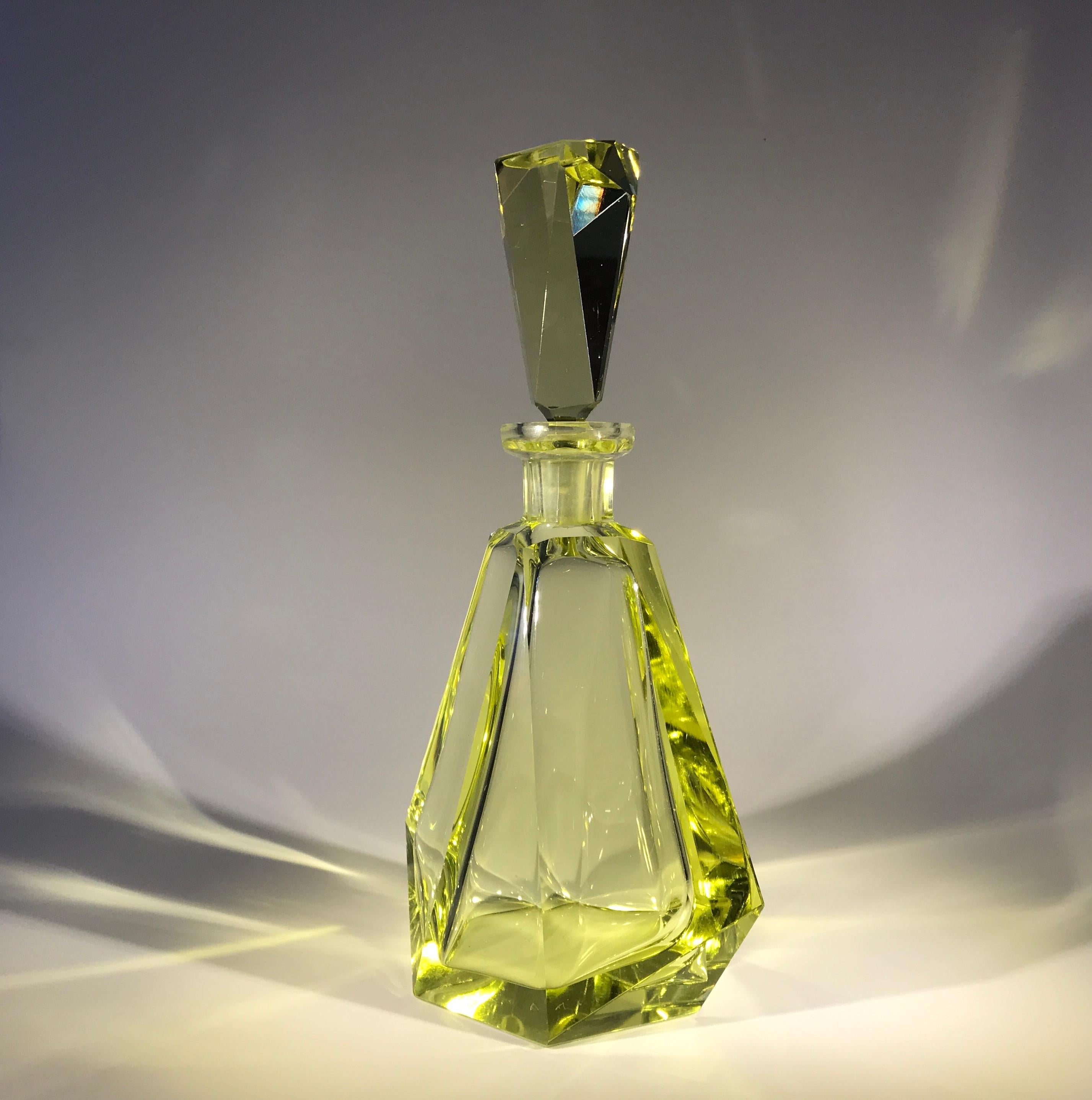 Show-stopping Chartreuse faceted crystal and Art Deco vogue decanter
Perfect size for either cologne or liqueur
A superbly stylish weighty decanter and faceted crystal stopper,
Vintage Bohemian, Czech crystal 
circa midcentury
Decanter height