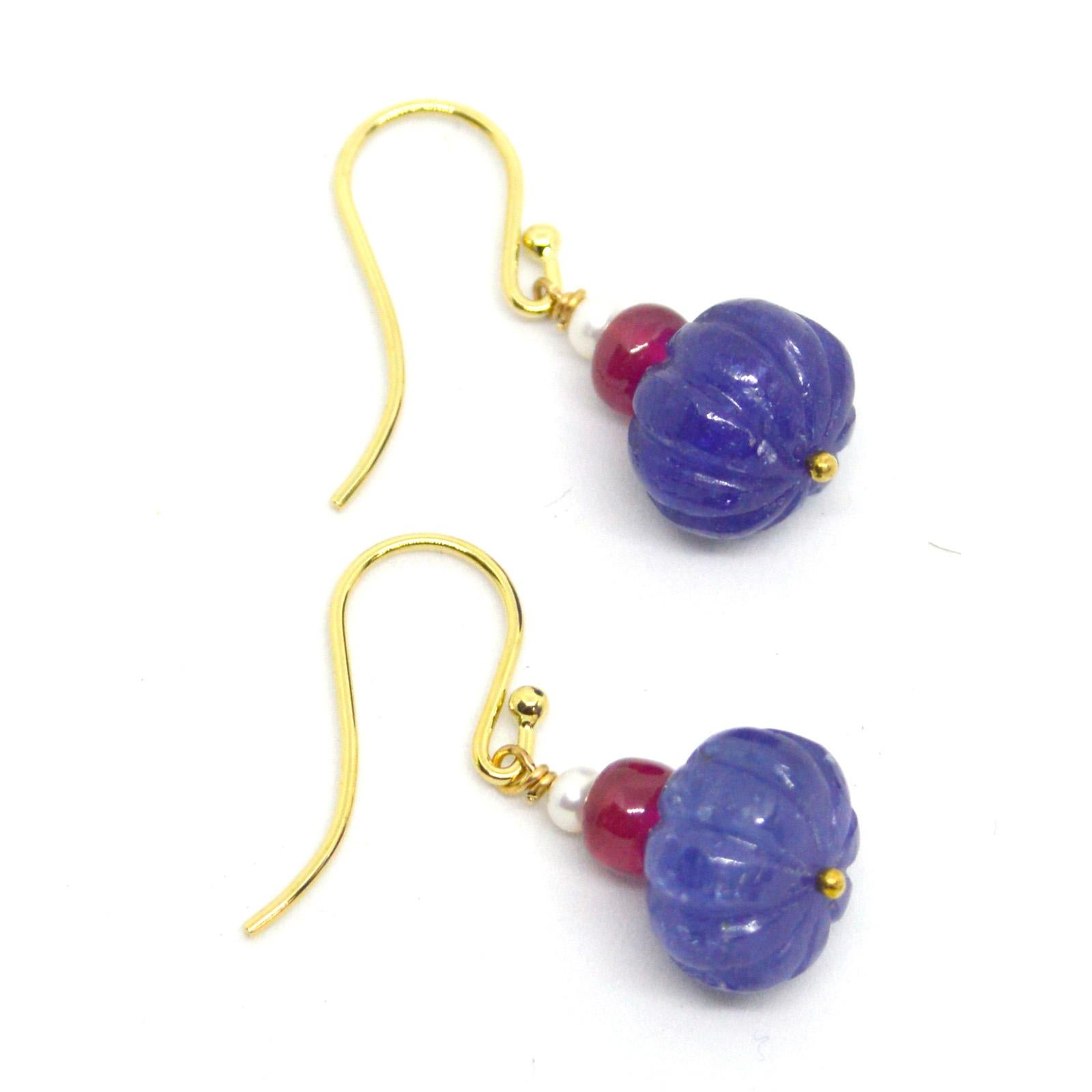 Carved Tanzanite melon shaped beads 8x12mm with 3mm Fresh Water Pearls and Polished rondels of Natural Burmese Rubies 5.6x4.8mm on 9kt Gold sheppard and headpin
Finished Earrings measures 30mm  7.22inches
