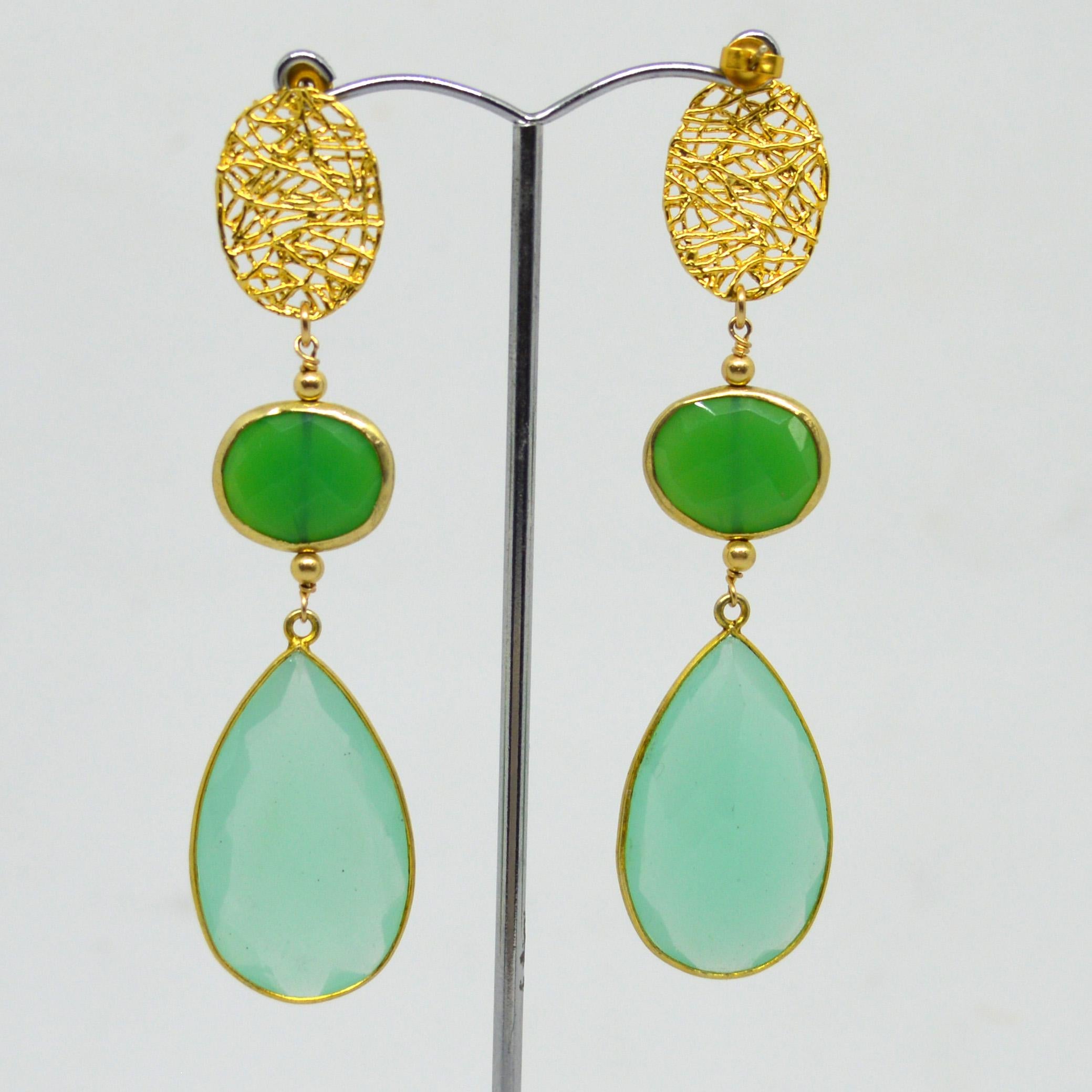 Description
Filigree Gold Plated Brass Sterling Silver  Post 15x21mm
Chrysoprase Oval 12.8x 15.6mm
Chalcedony Teardrop 3.1.7 x19.5mm
Gold Filled Bead 3mm
Total Length 8cm / 3.15inch