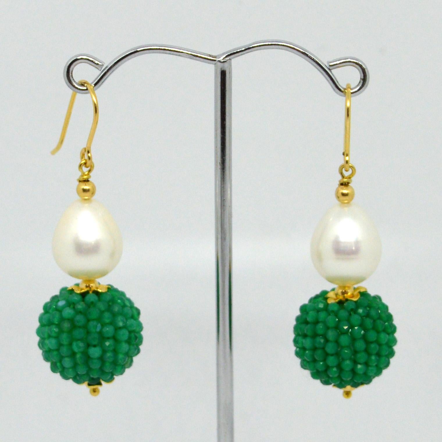 Decadent Jewels Green Onyx Fresh Water Pearl Gold Drop Earrings In New Condition In Sydney, AU
