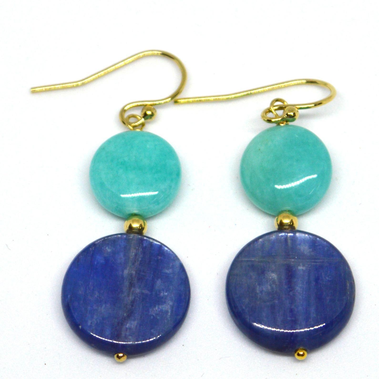 Beautiful blue earrings with 16mm Kyanite and 12mm Peruvian Amazonite 3A with a 14k Gold Filled Headpin, bead and Sheppard.

Total Earring length 44mm.