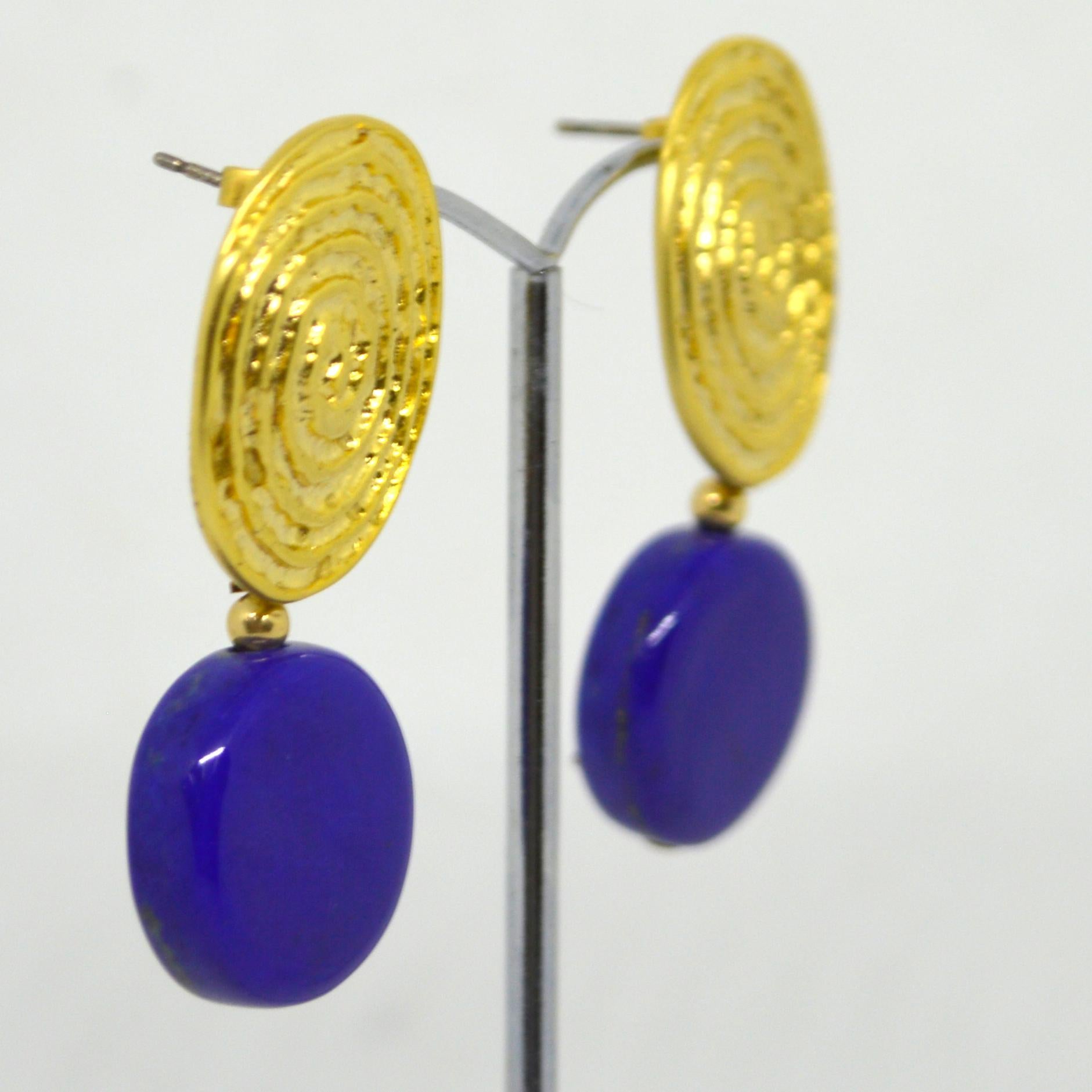Decadent Jewels Lapis Lazuli Coil Gold Stud Earrings

Lapis Lazuli Flat Round Polished 20mm 
Gold Plate Brass Stud Sterling Silver Post 21x24mm
14k Gold Filled Headpin and 3mm round beads.
Weight 14.66gr
Total Earring length 4.5mm / 1.77 inches
