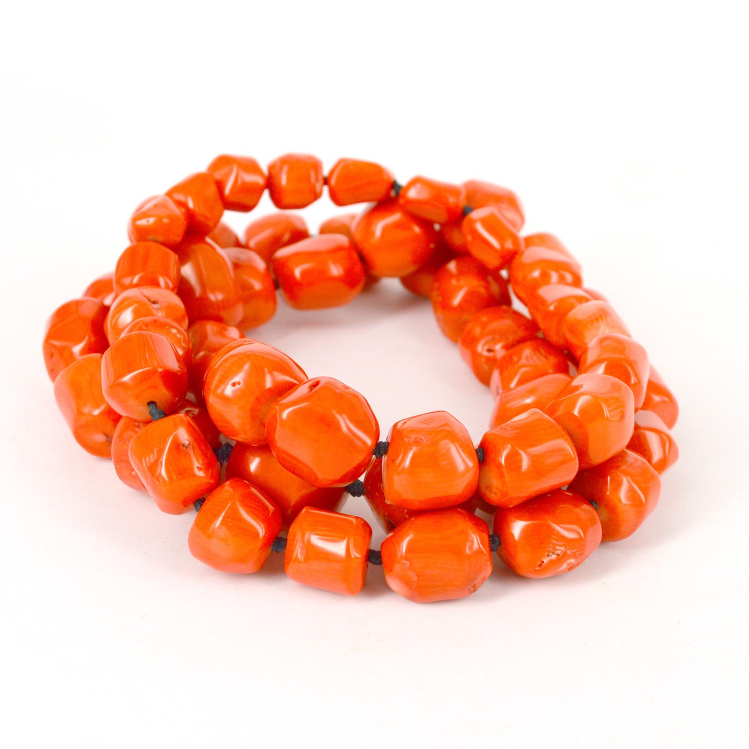 Graduated orange sea bamboo coral nuggets orange and hand knotted on a black thread.
Total necklace length 97cm long. 