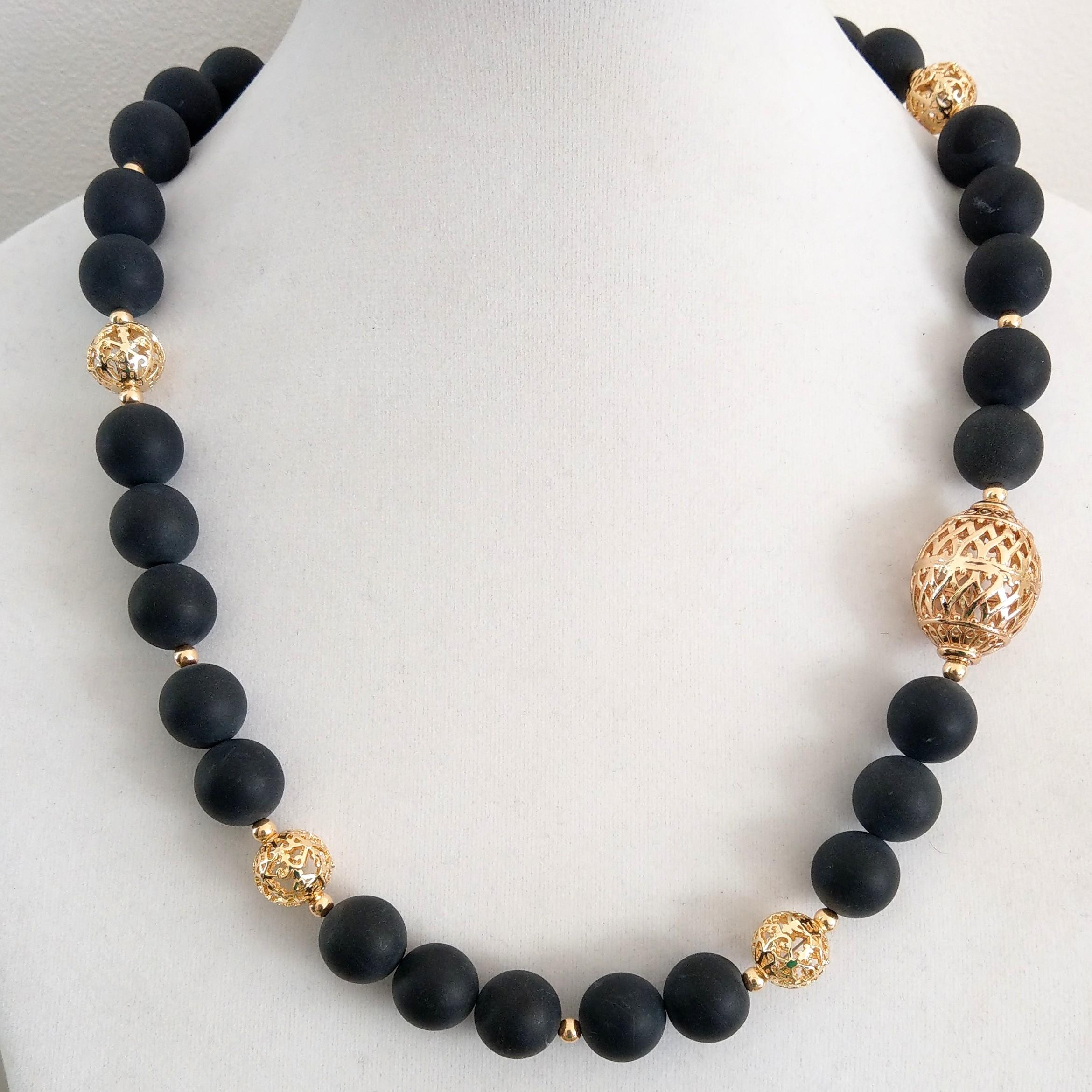 Asymmetrical necklace with 14mm matt black Onyx and a mix of filigree Gold filled beads 12mm and 19x28mm with a Gold plate sterling silver hook clasp.
Necklace length 22.4 or 57cm inches .
