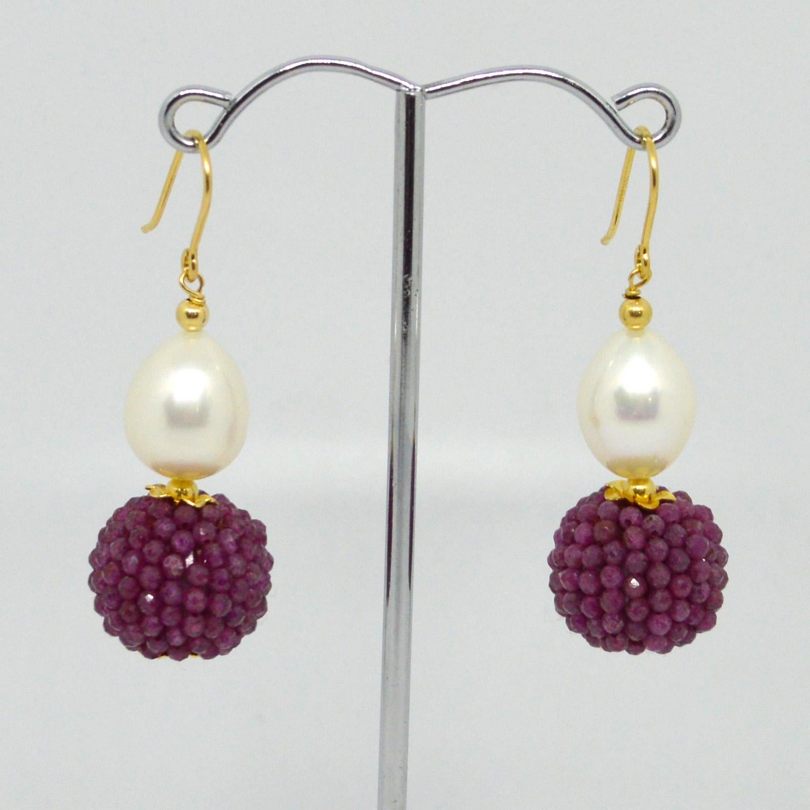 Decadent Jewels Ruby Fresh Water Pearl Gold Drop Earrings In New Condition For Sale In Sydney, AU