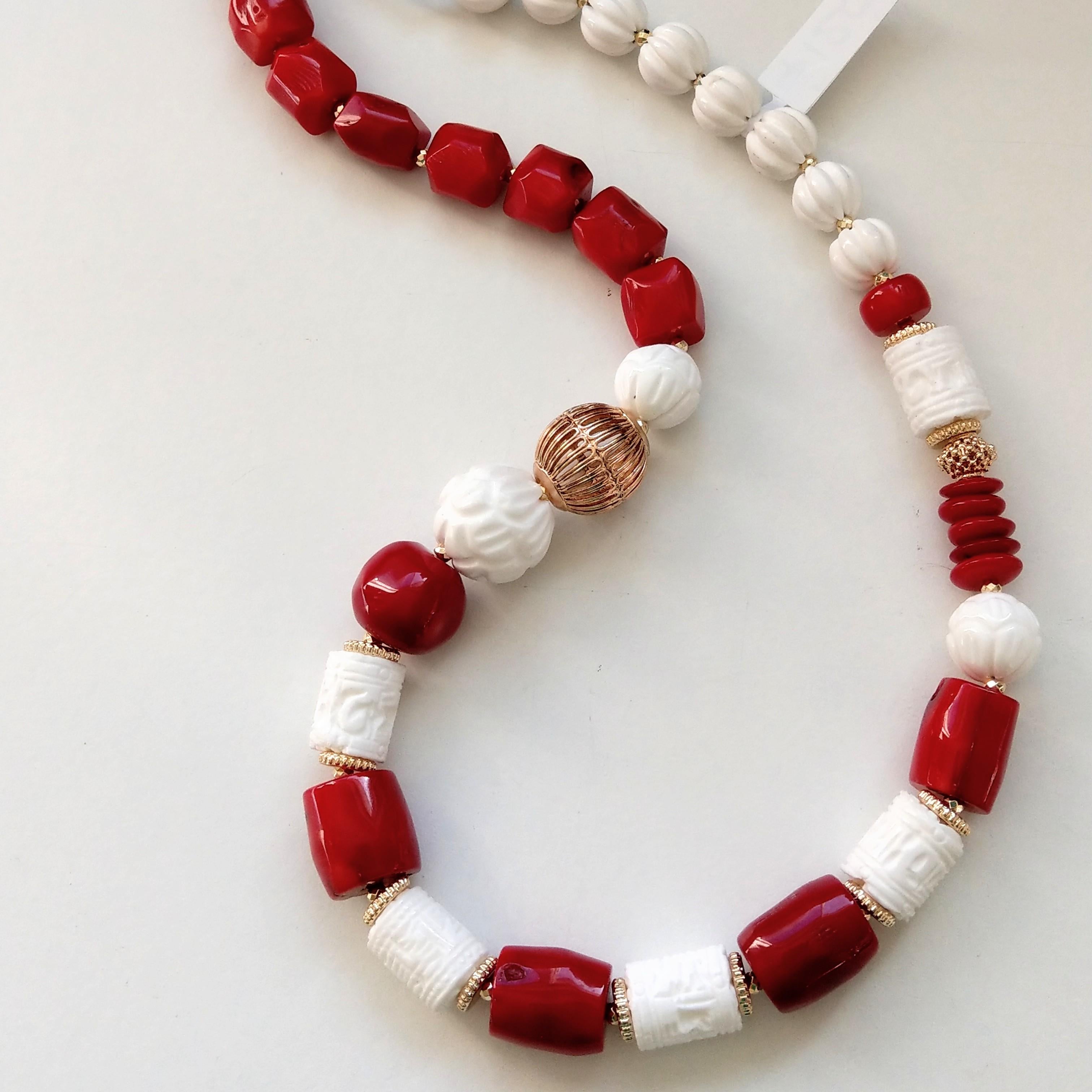 Decadent Jewels Sea Bamboo and Carved Shell Gold Necklace In New Condition In Sydney, AU