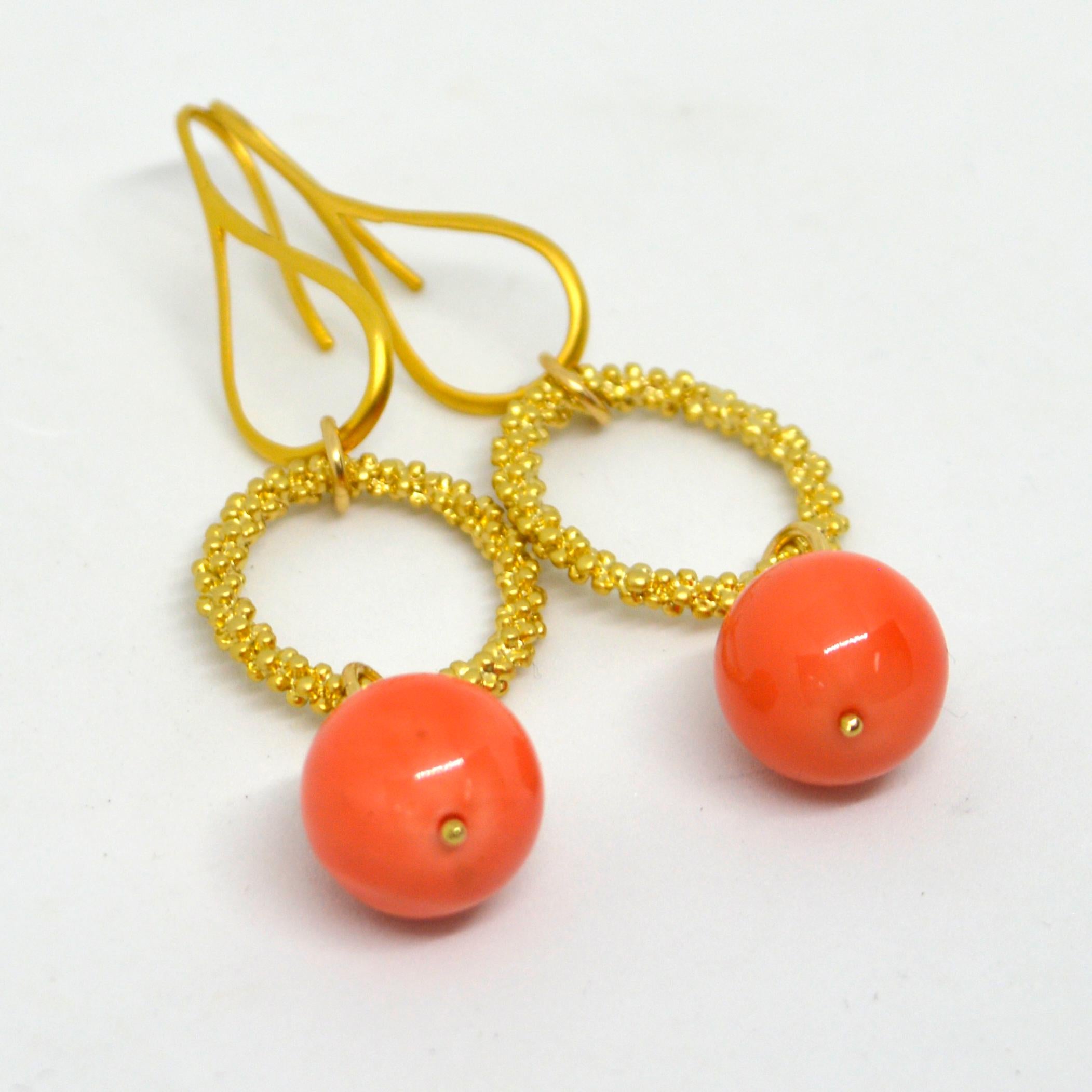 Women's Decadent Jewels Shell Based Pearl Apricot Sphere Gold Plated Earrings For Sale
