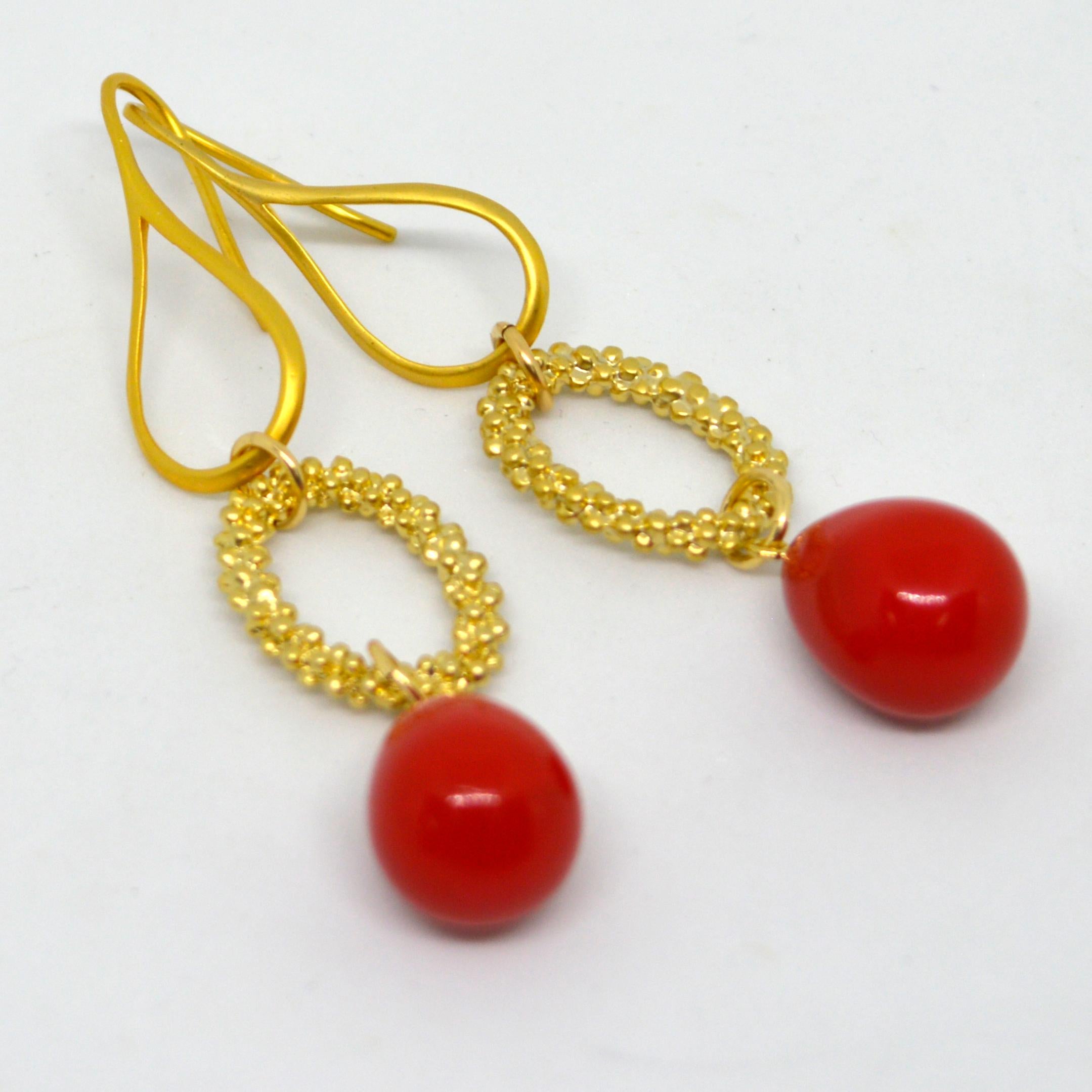 Modern Decadent Jewels Shell Based Pearl Red Briolette Gold Earrings For Sale