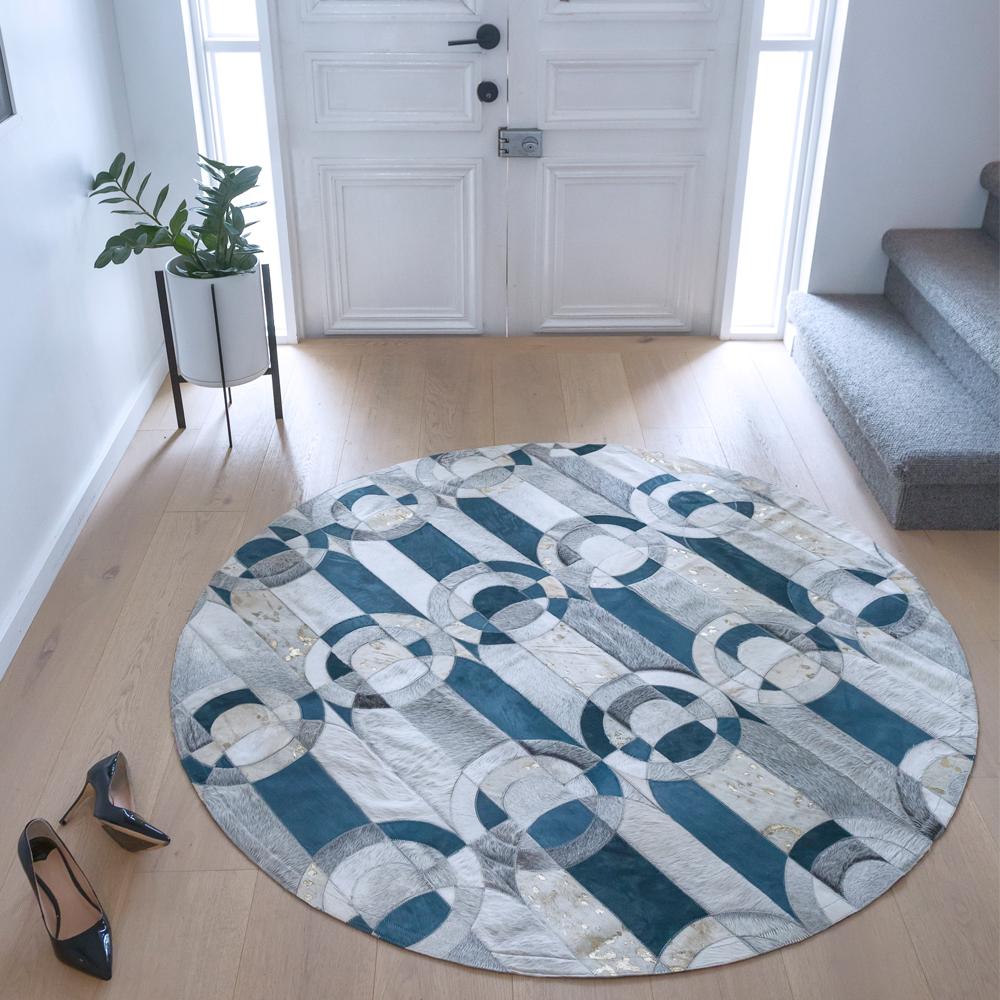 Decadent New Customizable Curvo Jade Cowhide Rug Round Small For Sale 4
