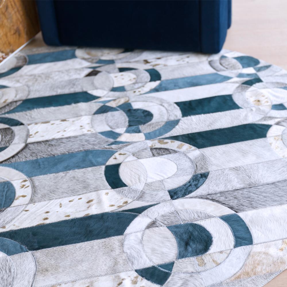Decadent New Customizable Curvo Jade Cowhide Rug Round Small In New Condition For Sale In Charlotte, NC