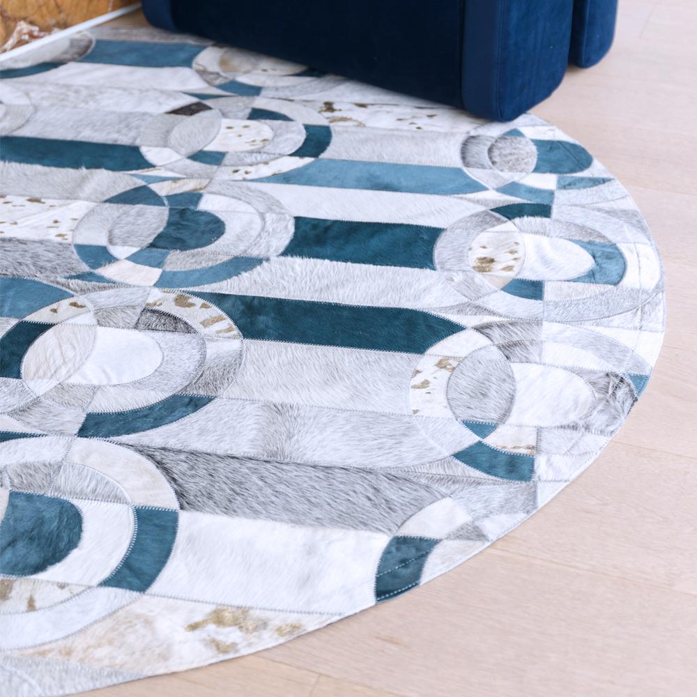 Contemporary Decadent New Customizable Curvo Jade Cowhide Rug Round Small For Sale
