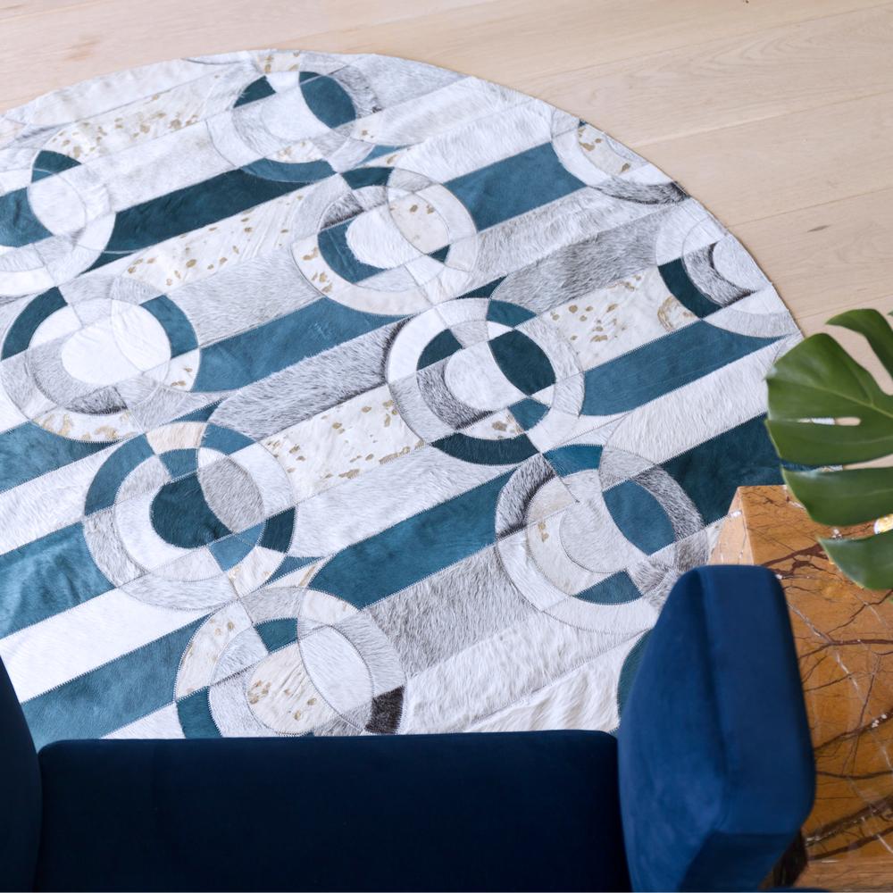 Decadent New Customizable Curvo Jade Cowhide Rug Round Small For Sale 2