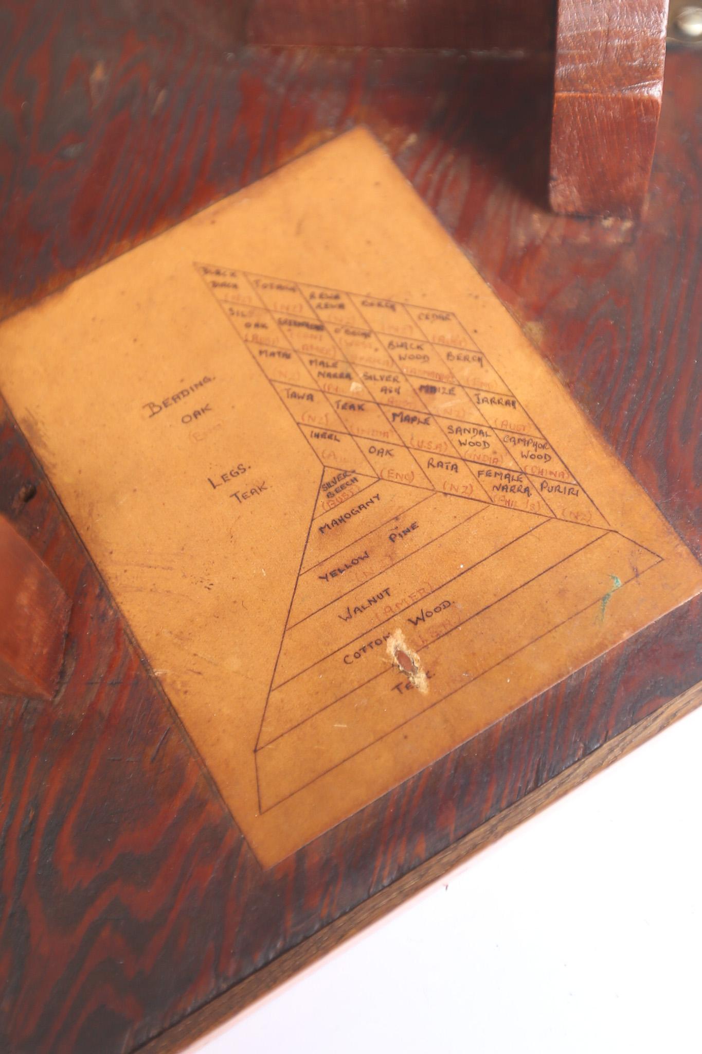 Decagon Shape Specimen wood  inlaid Lamp Table By Lebus Británico en venta