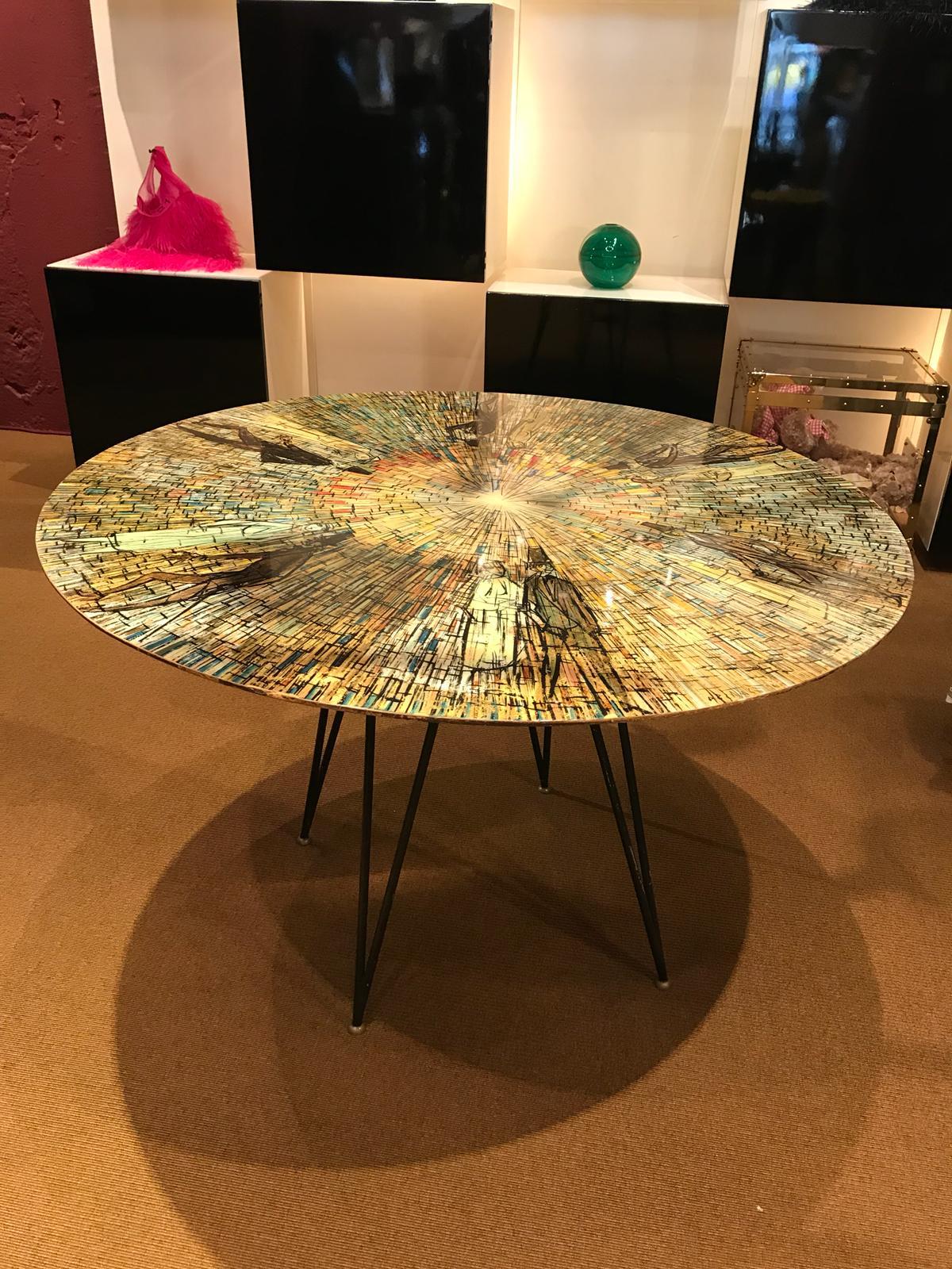 Beautiful and rare painted table made by the group of Italian designers of the 1950s Decalage.
De Cavero, Alovisi, Girardi
Made in Italy for Cumino & C. Torino, 1956
Measures: 120 x 80 cm.


