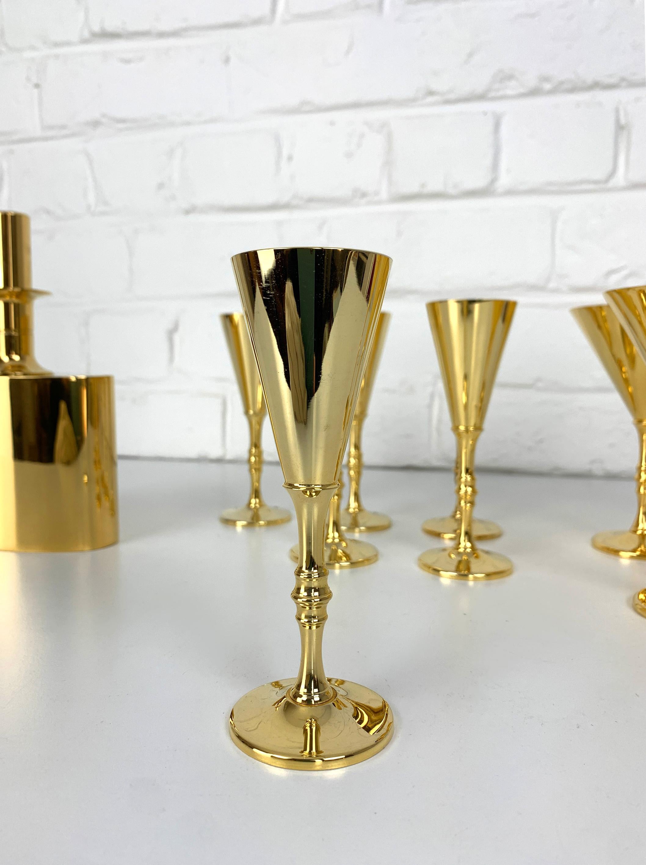 Decanter & 10 glasses in gold plated brass, Pierre Forsell for Skultuna, 1960s For Sale 2