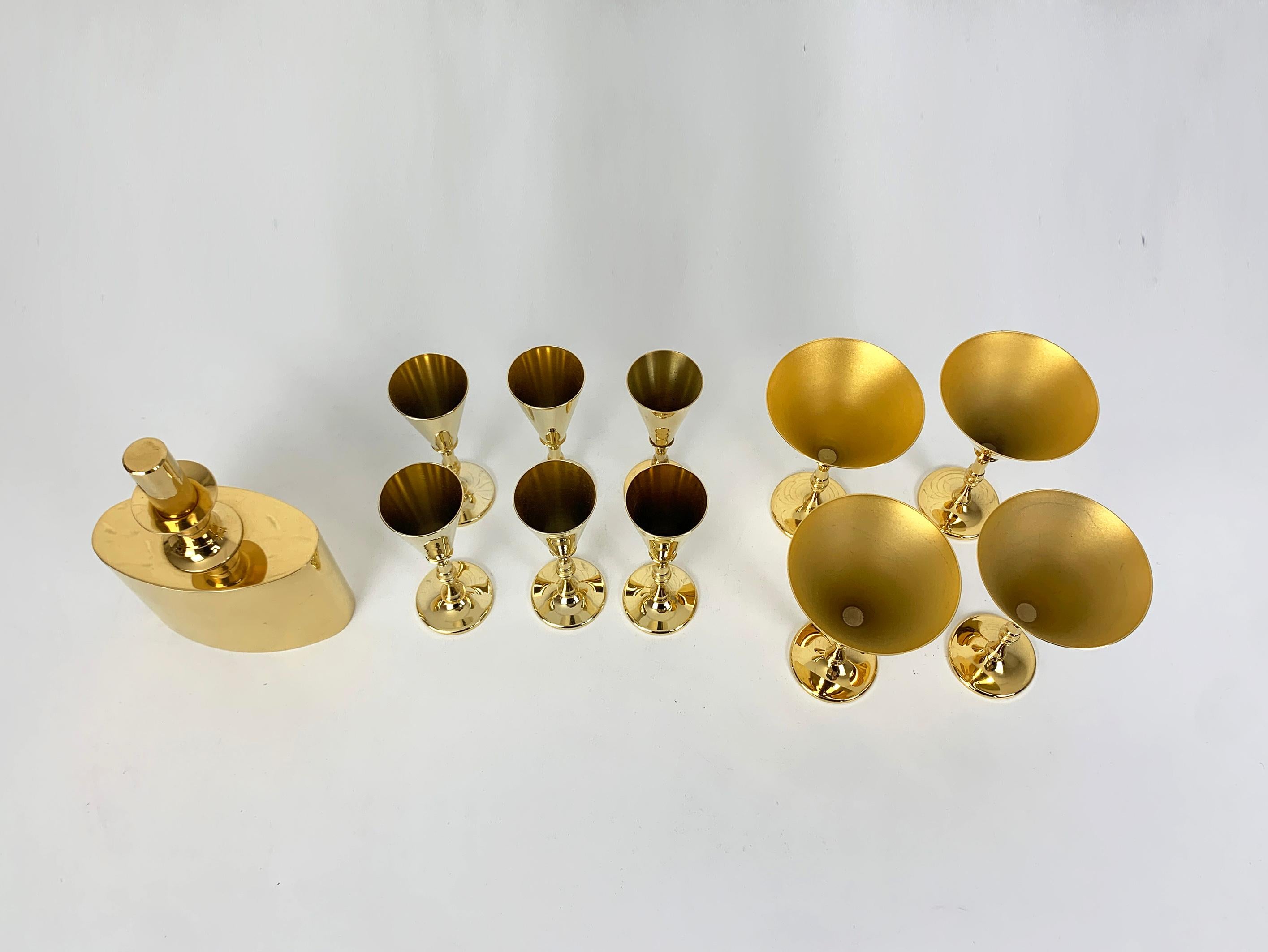 Decanter & 10 glasses in gold plated brass, Pierre Forsell for Skultuna, 1960s For Sale 6