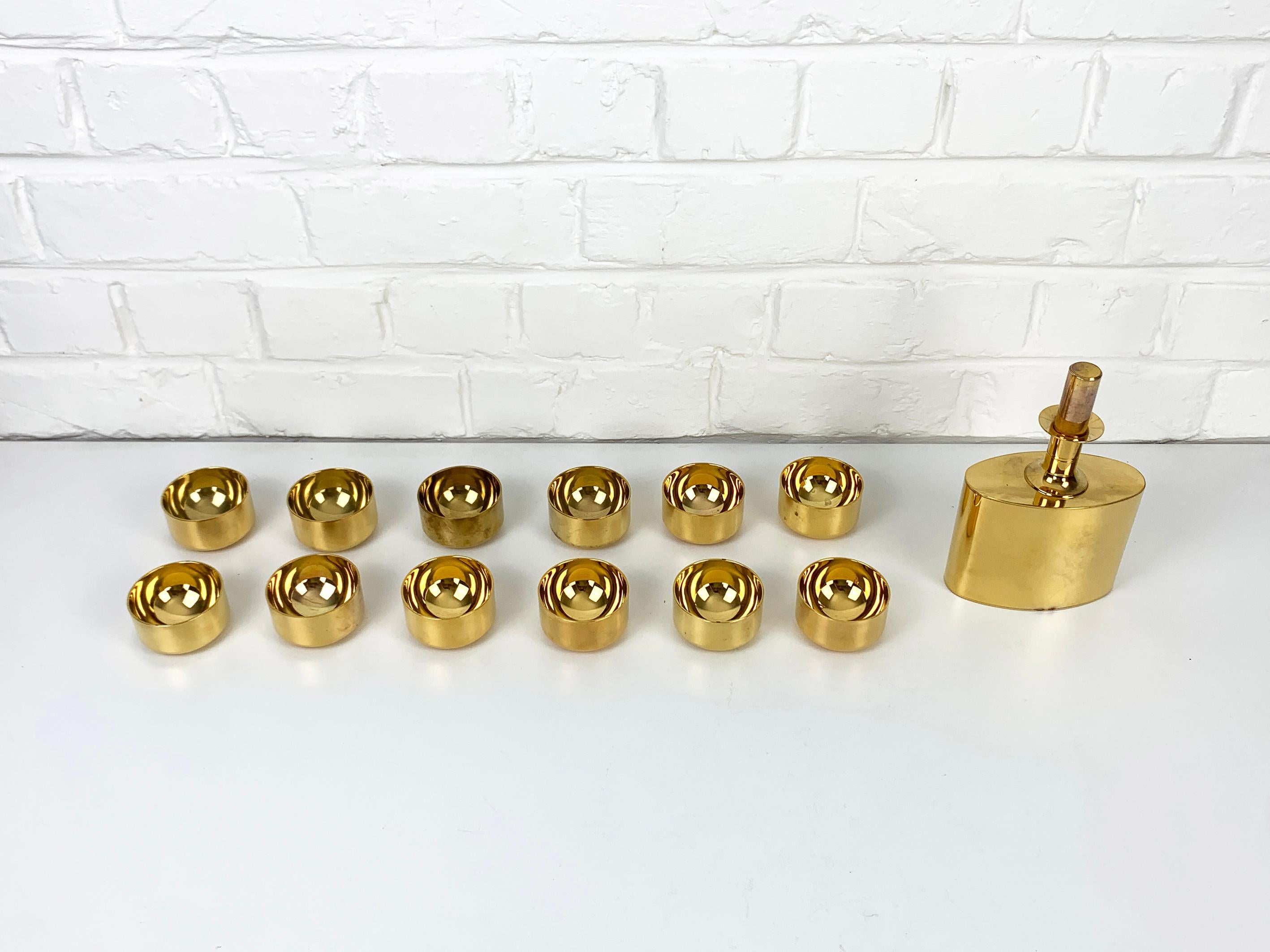 20th Century Decanter & 12 bowls in gold plated brass, Pierre Forsell for Skultuna, 1960s For Sale