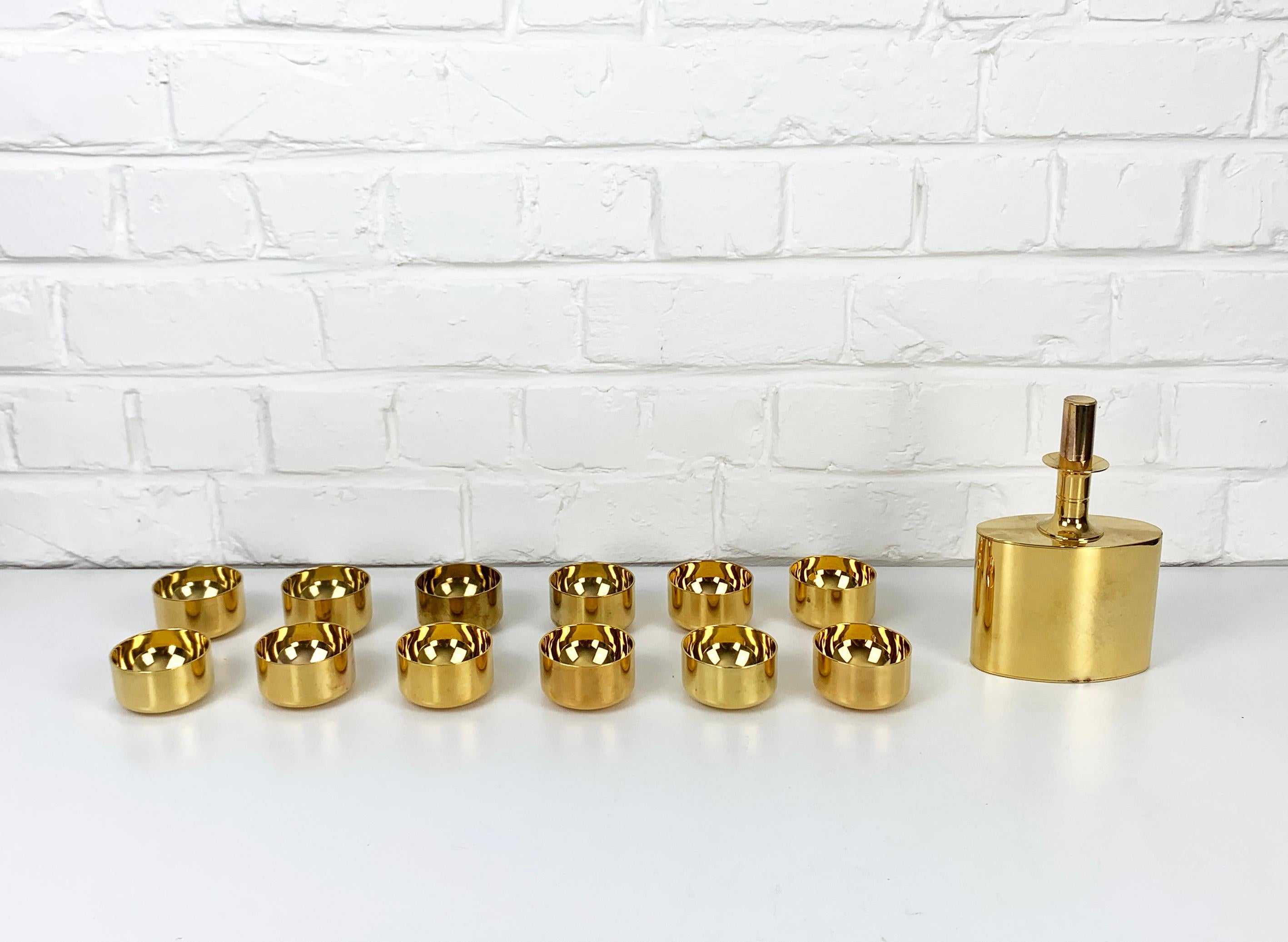 Decanter & 12 bowls in gold plated brass, Pierre Forsell for Skultuna, 1960s For Sale 2