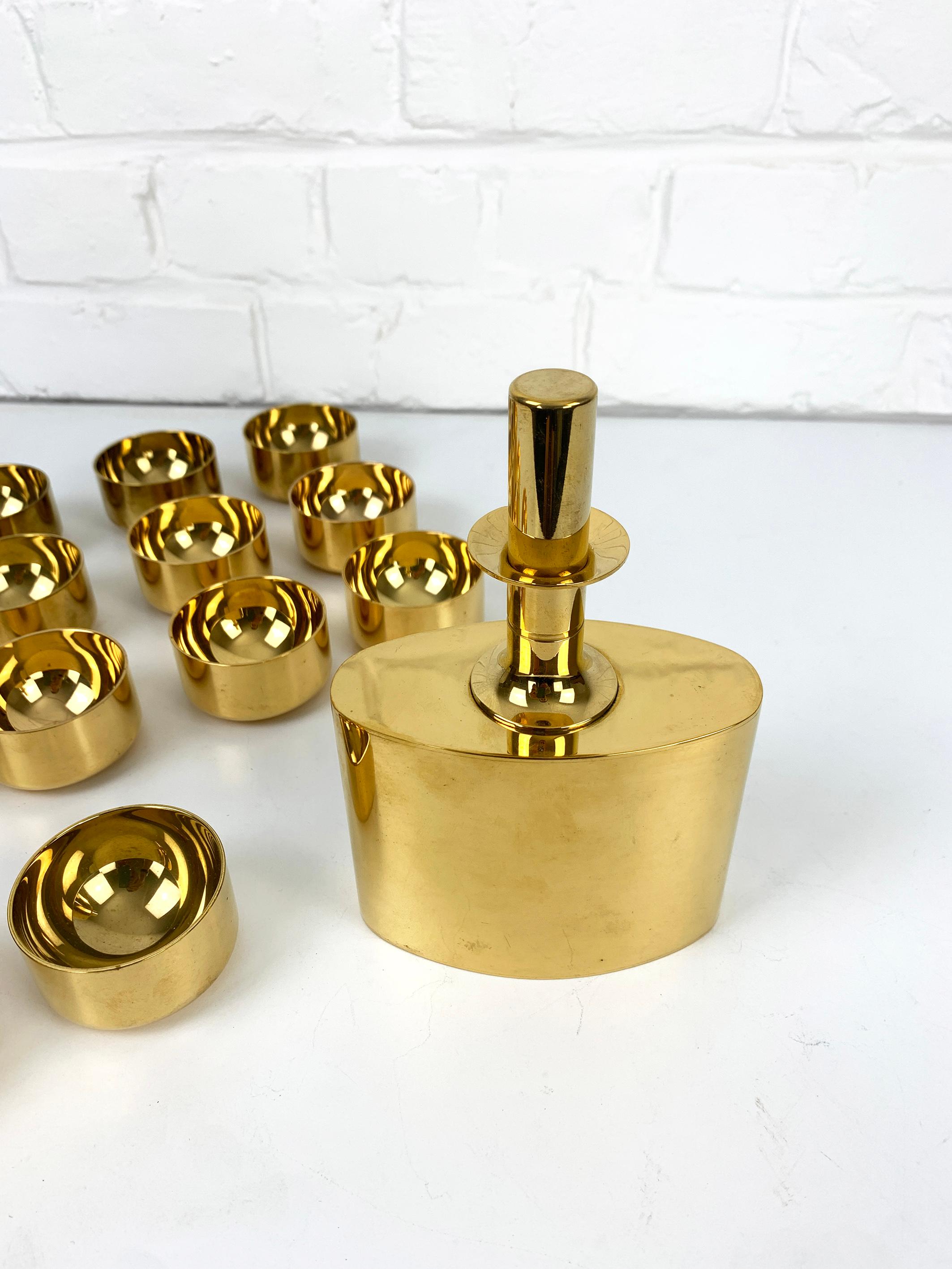 Decanter & 14 bowls in gold plated brass, Pierre Forsell for Skultuna, 1960s In Good Condition In Vorst, BE