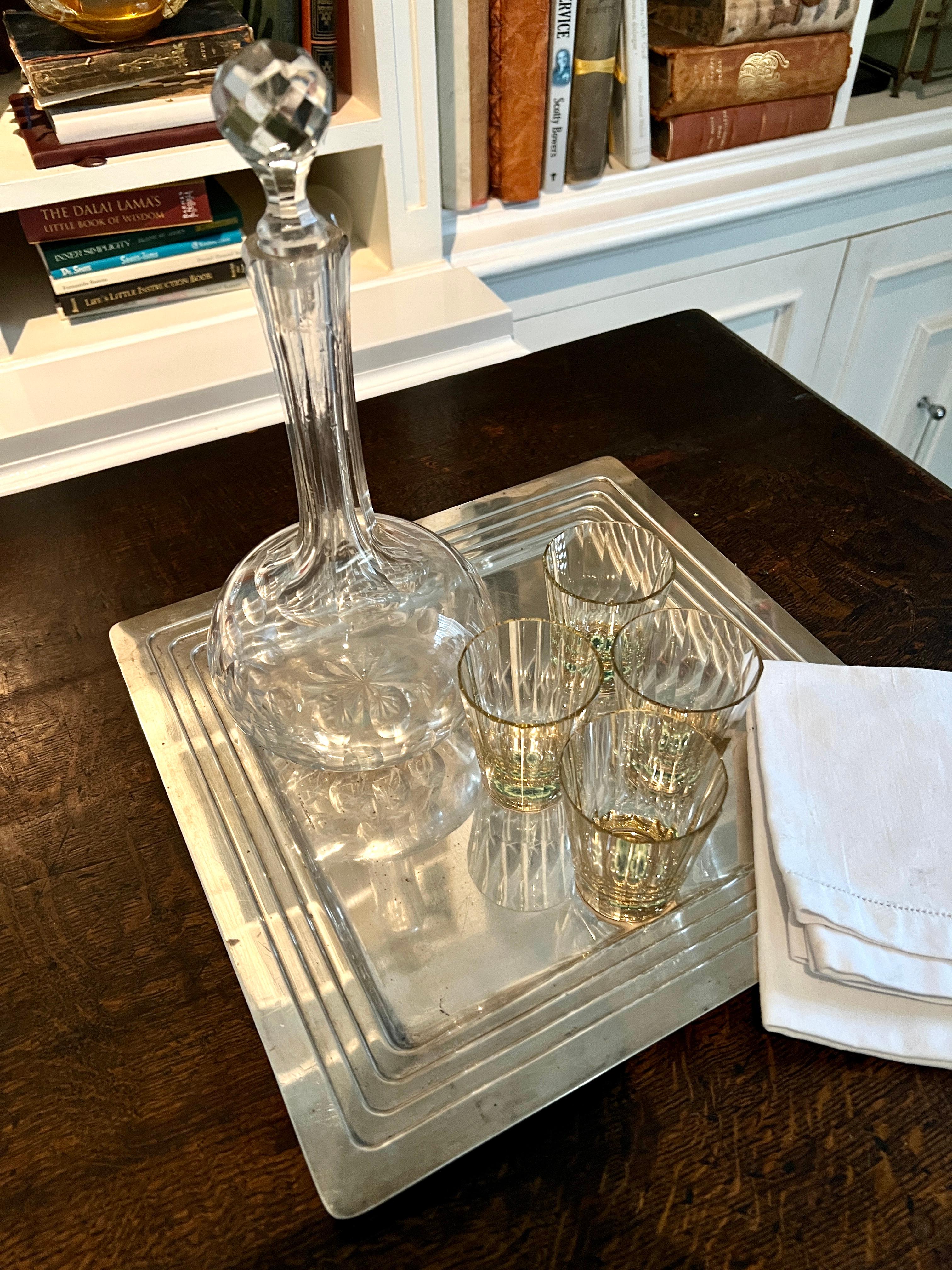 Decantador y Cuatro Vasos de Cristal con Detalles de Trébol Pintados a Mano en venta 5