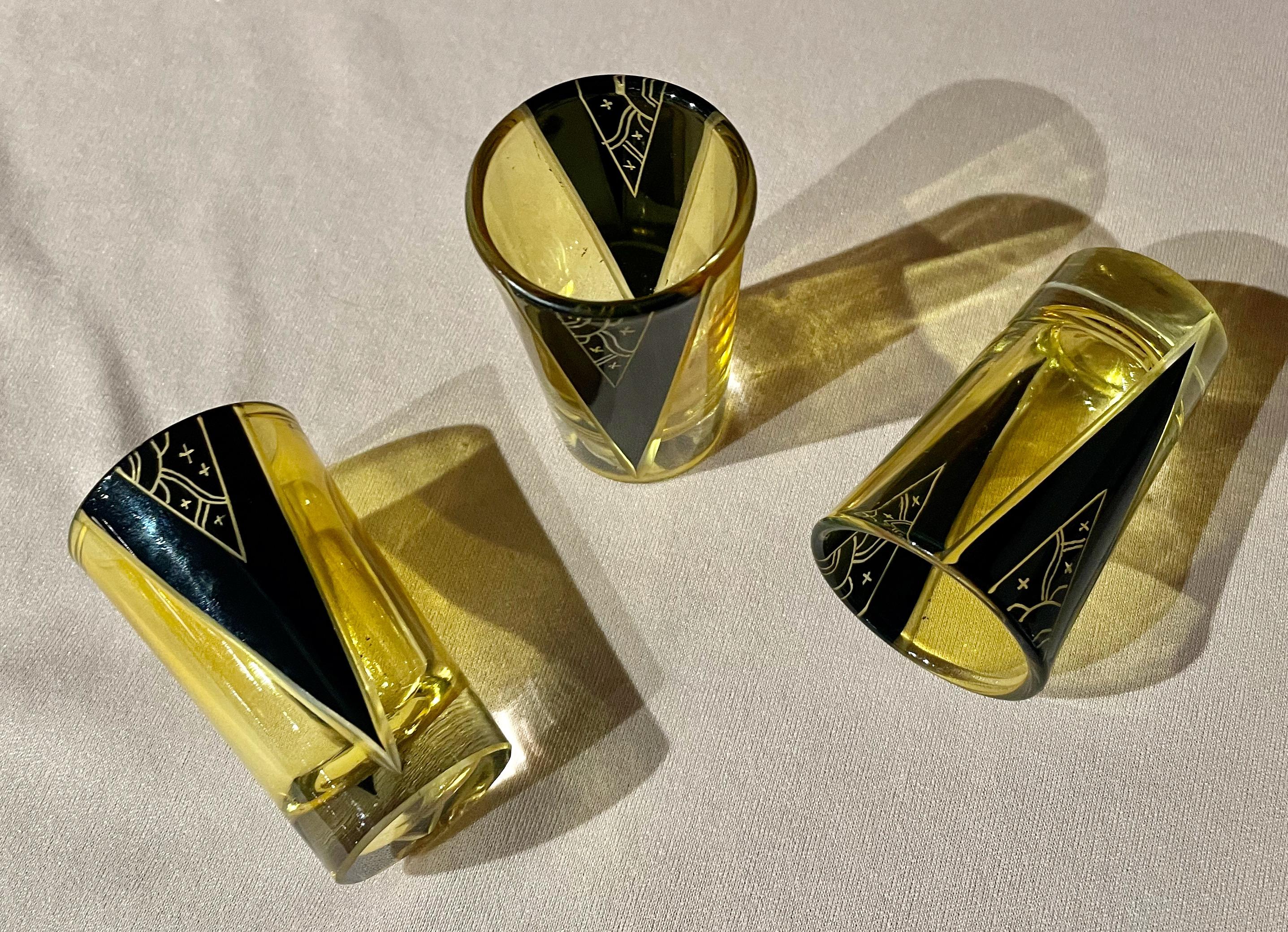 Émail Carafe et verres de Karl Palda à motif jaune et noir en vente