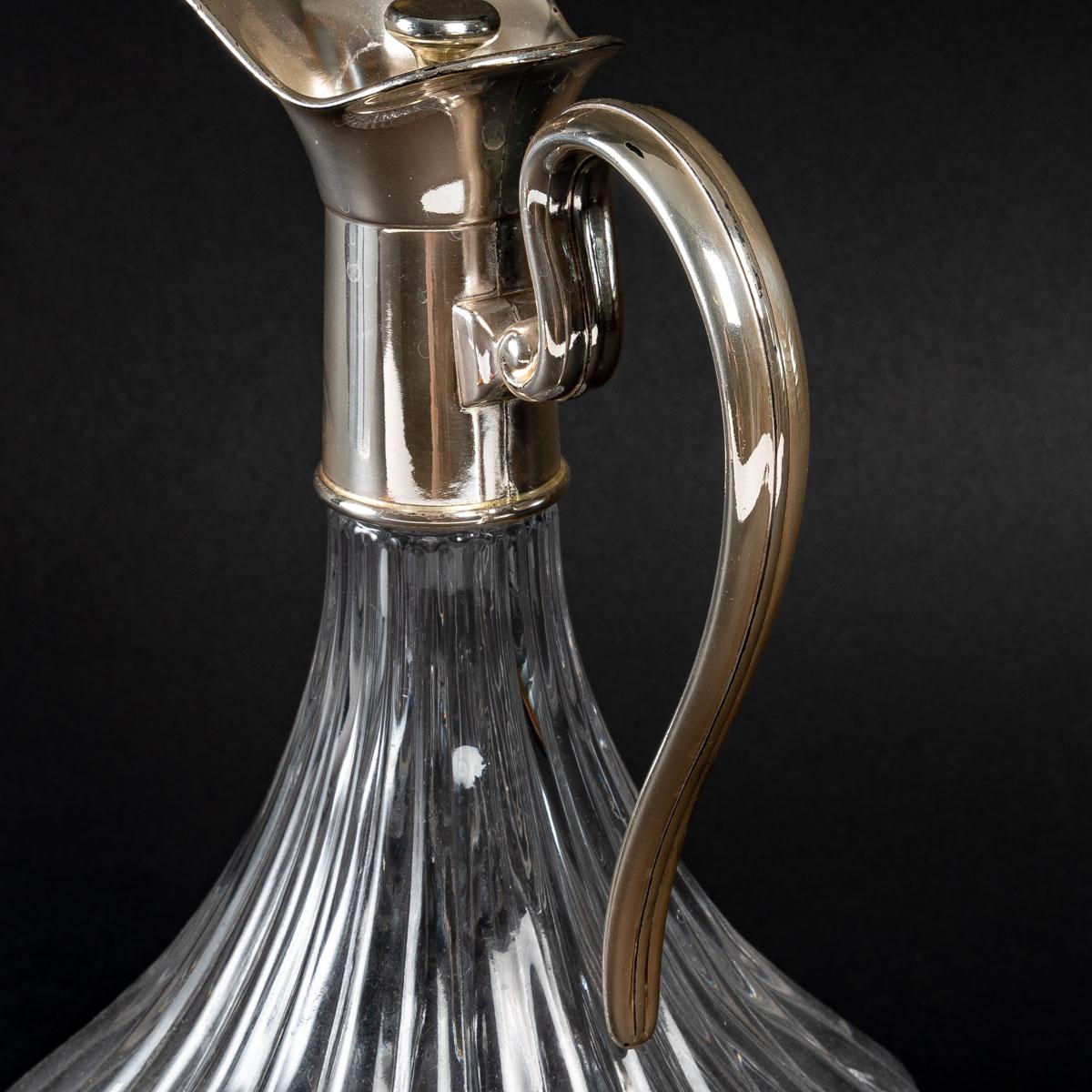 Decanter and its stopper, 20th century
Glass and silver plated decanter and stopper, 20th century.
Measures: H: 27 cm, d: 19 cm
SM0713.
