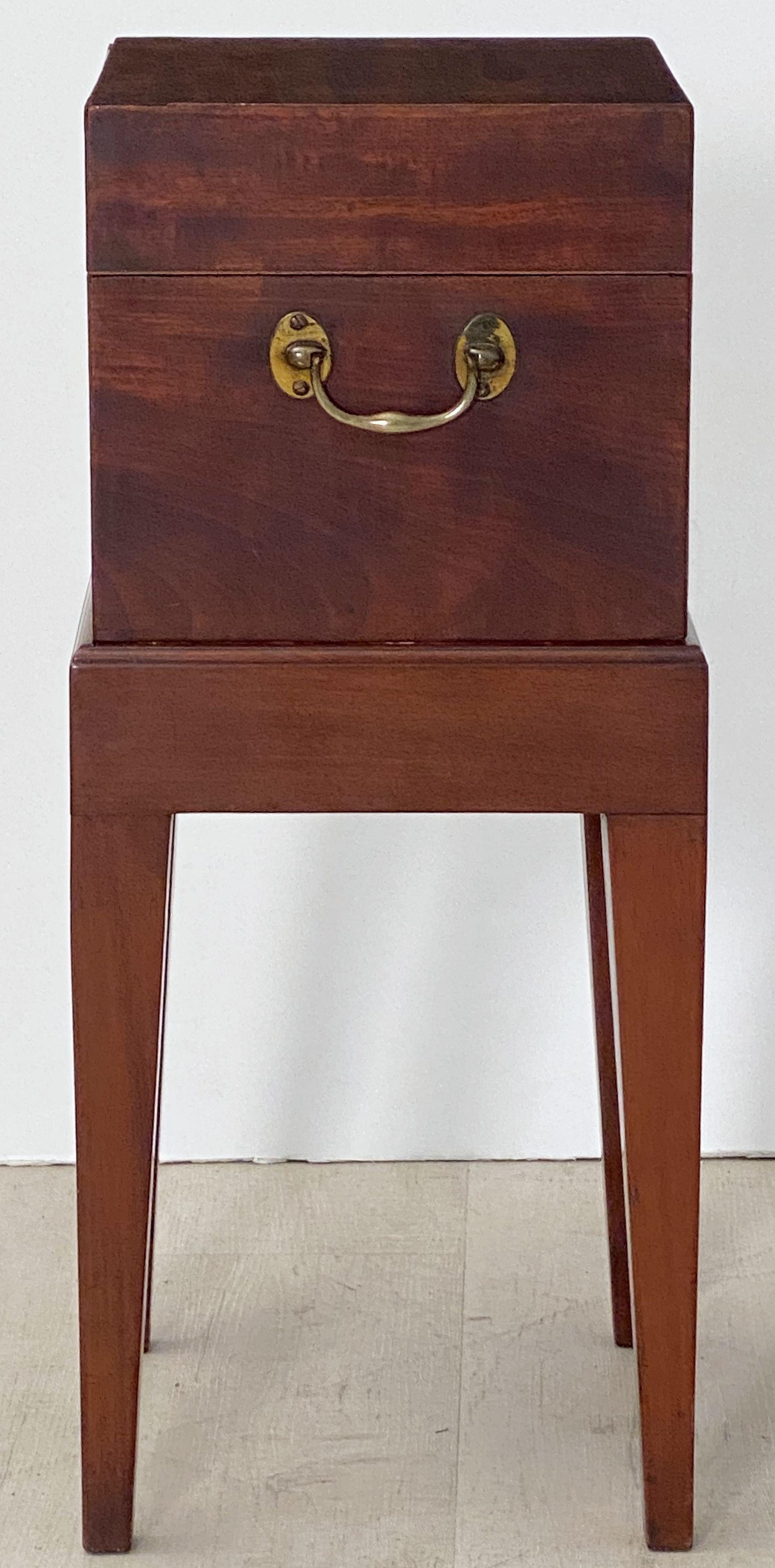 Decanter Box Carrier on Stand of Mahogany from England 6