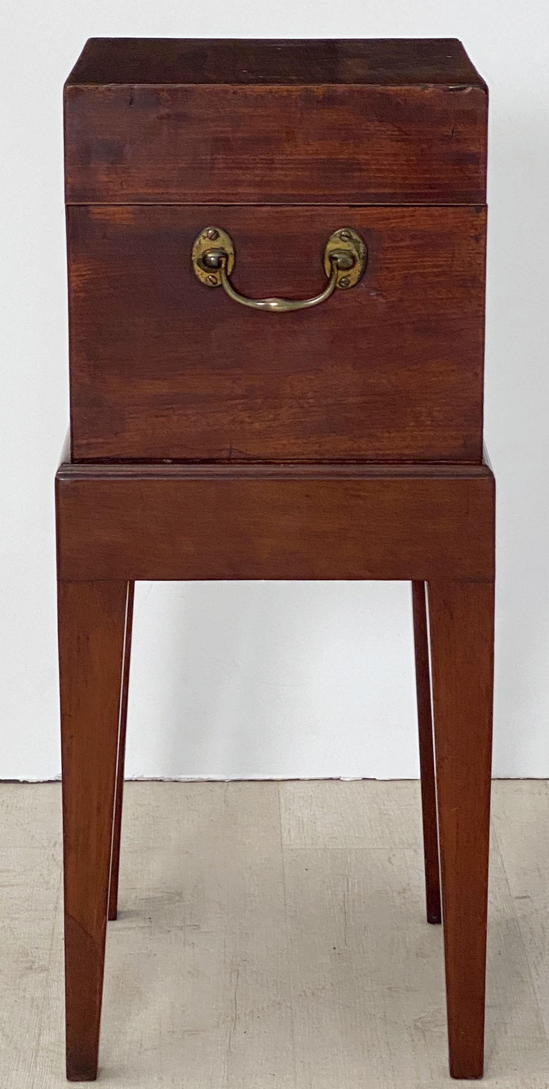 Decanter Box Carrier on Stand of Mahogany from England 7