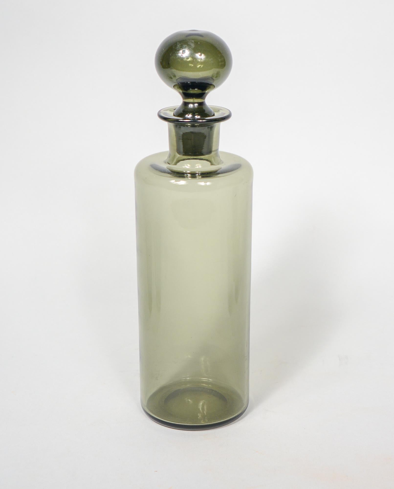 Decanter by Saara Hopea with Kaj Franck Kartio Glasses (Finnisch) im Angebot