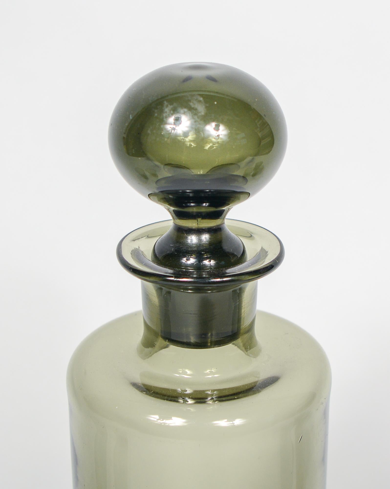 Decanter by Saara Hopea with Kaj Franck Kartio Glasses im Zustand „Gut“ im Angebot in San Mateo, CA