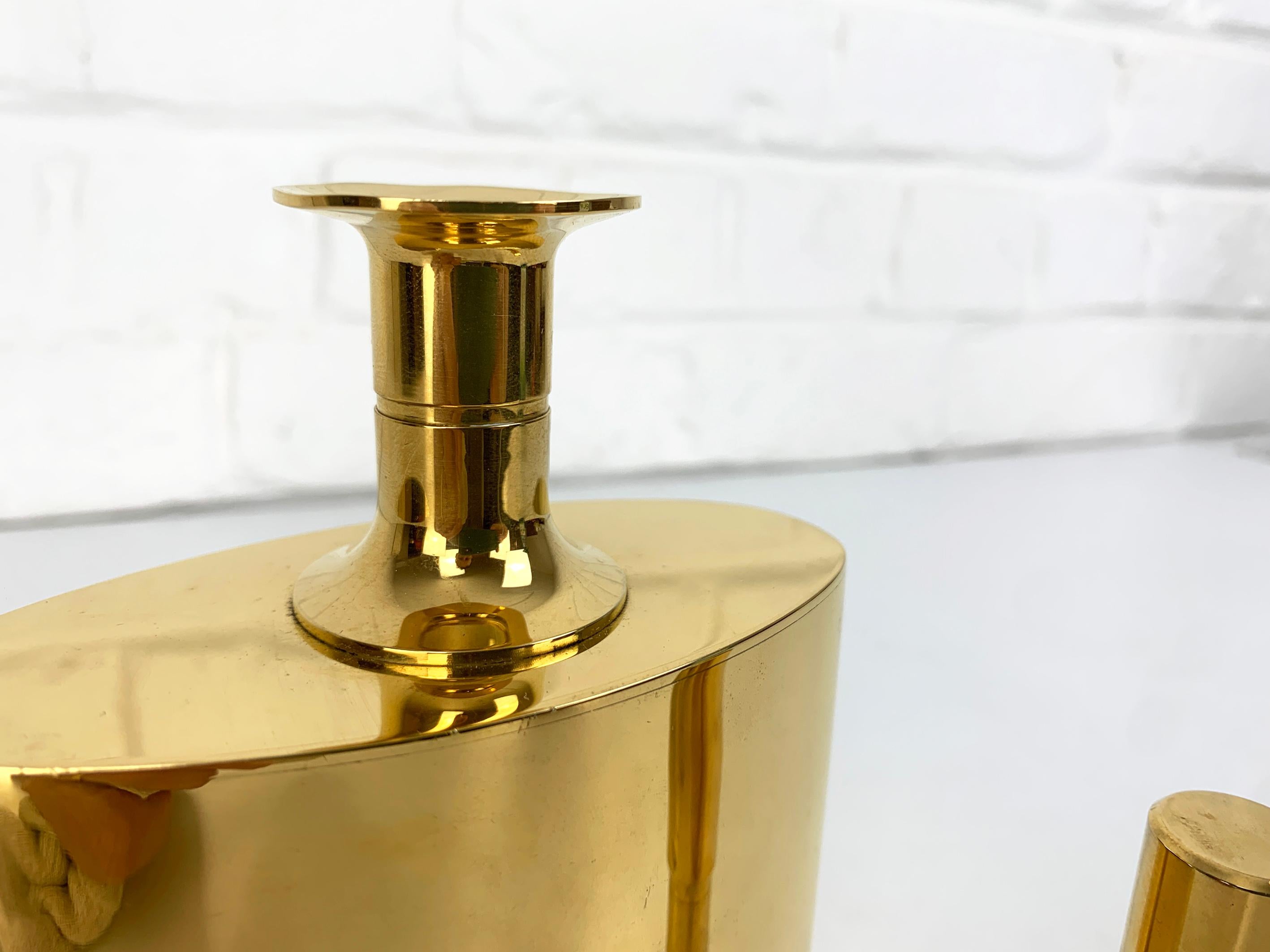 Decanter / Fiaschetta, ottone placcato oro 23 carati Pierre Forssell per Skultuna, anni '60 in vendita 1