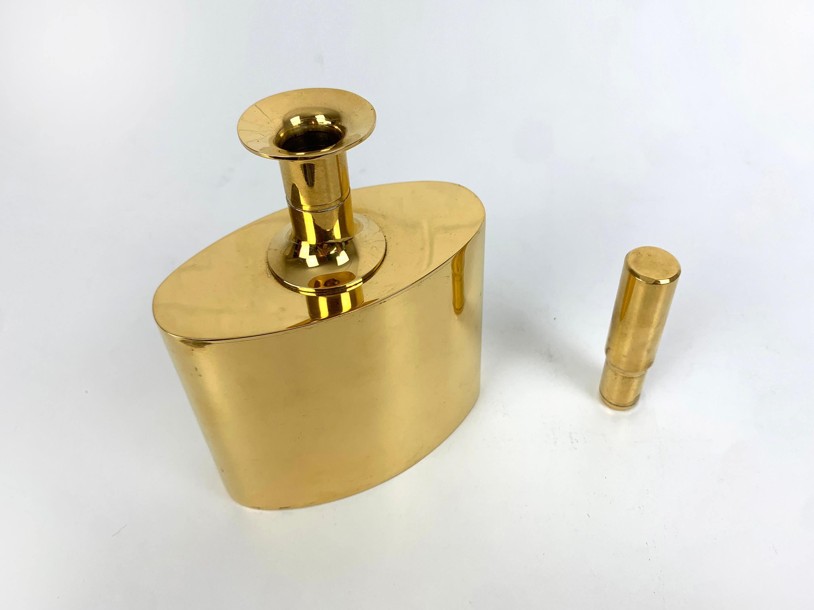 Decanter / Fiaschetta, ottone placcato oro 23 carati Pierre Forssell per Skultuna, anni '60 in vendita 2