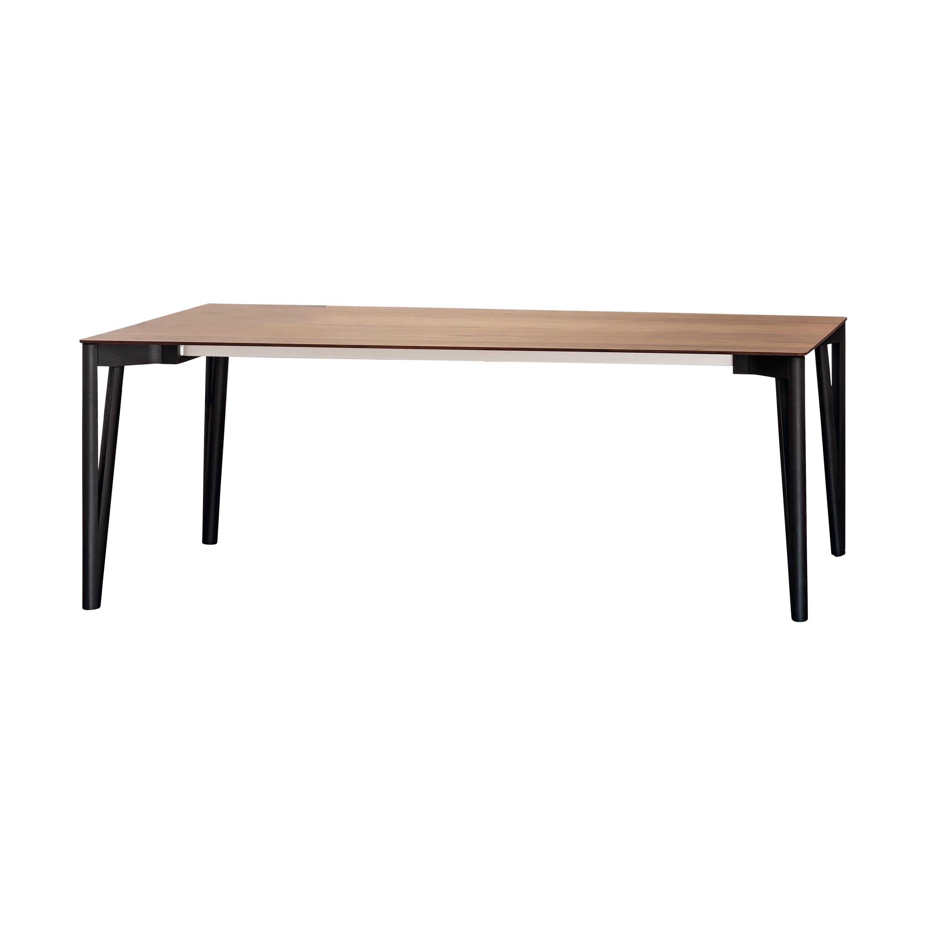 Im Angebot: Decapo:: ausziehbarer Tisch mit schwarzem Anilinfuß:: von Francesco Beghetto, Brown (Canaletto Walnut)