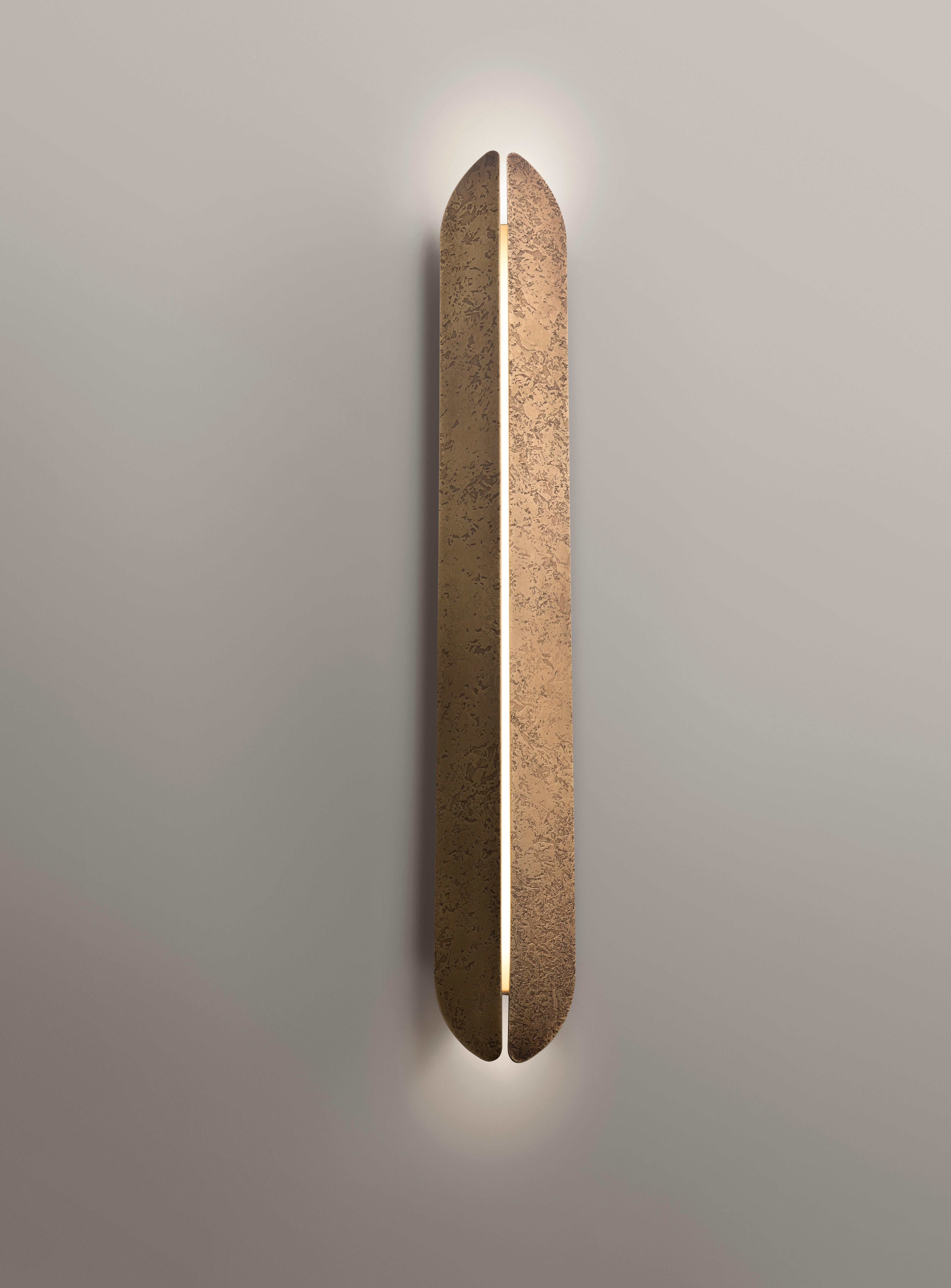 Modern DeCastelli Aare Large LED Wall Light in H8 Brass by Alexander Purcell Rodrigues For Sale