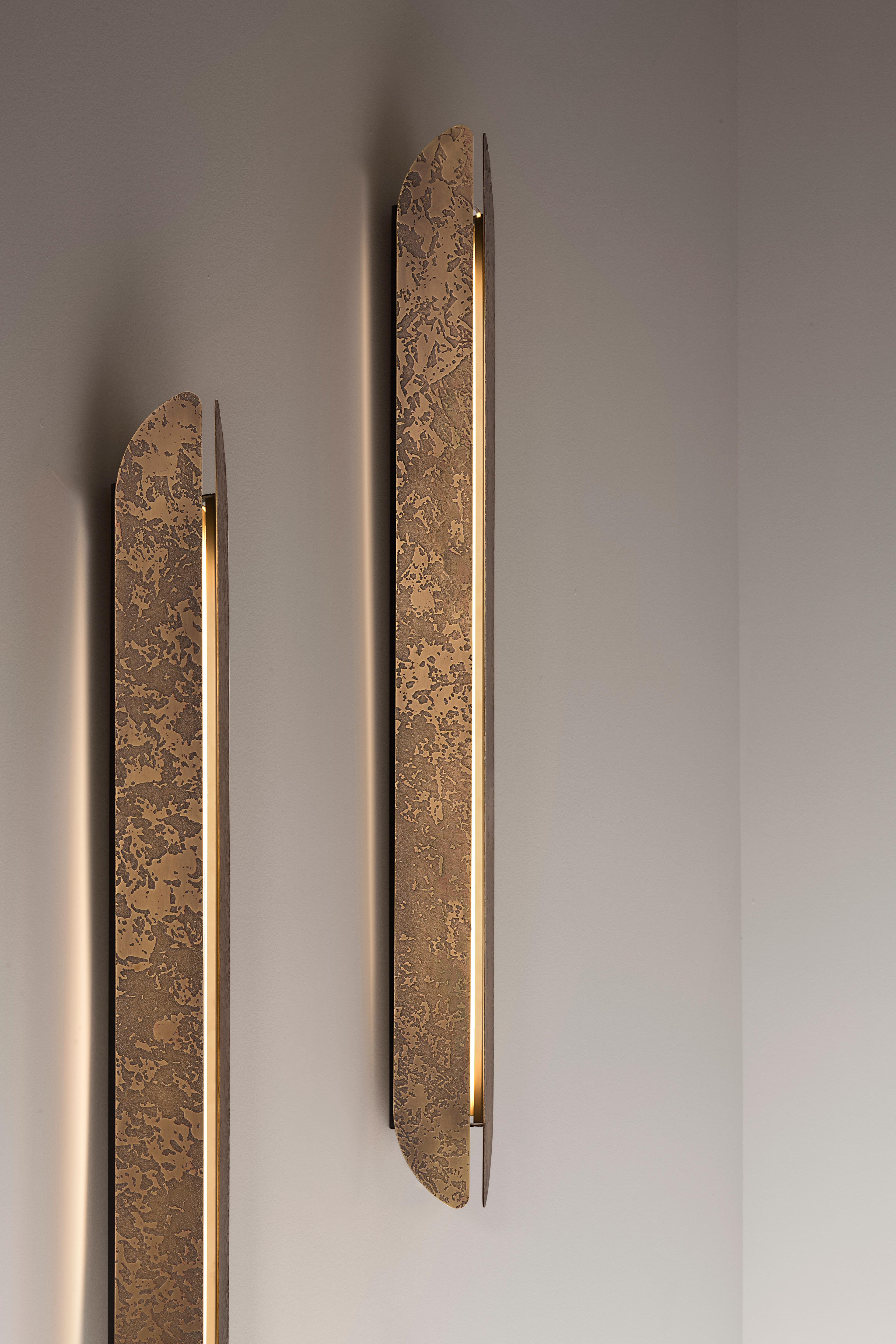 Contemporary DeCastelli Aare Medium LED Wall Light in H8 Brass by Alexander Purcell Rodrigues For Sale
