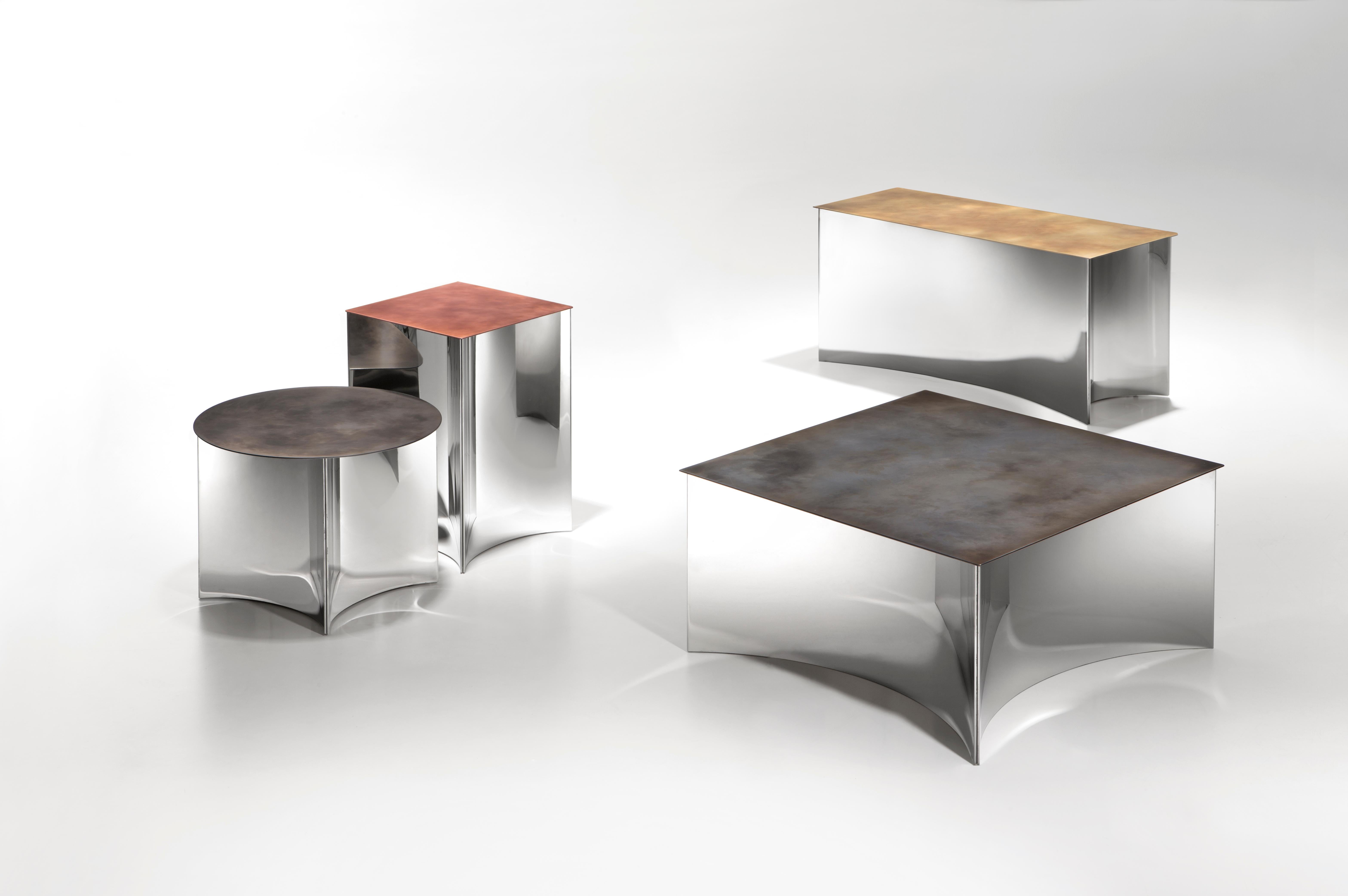 Moderne DeCastelli table basse Alchemy 70 en fer avec base en acier inoxydable par Stormo en vente