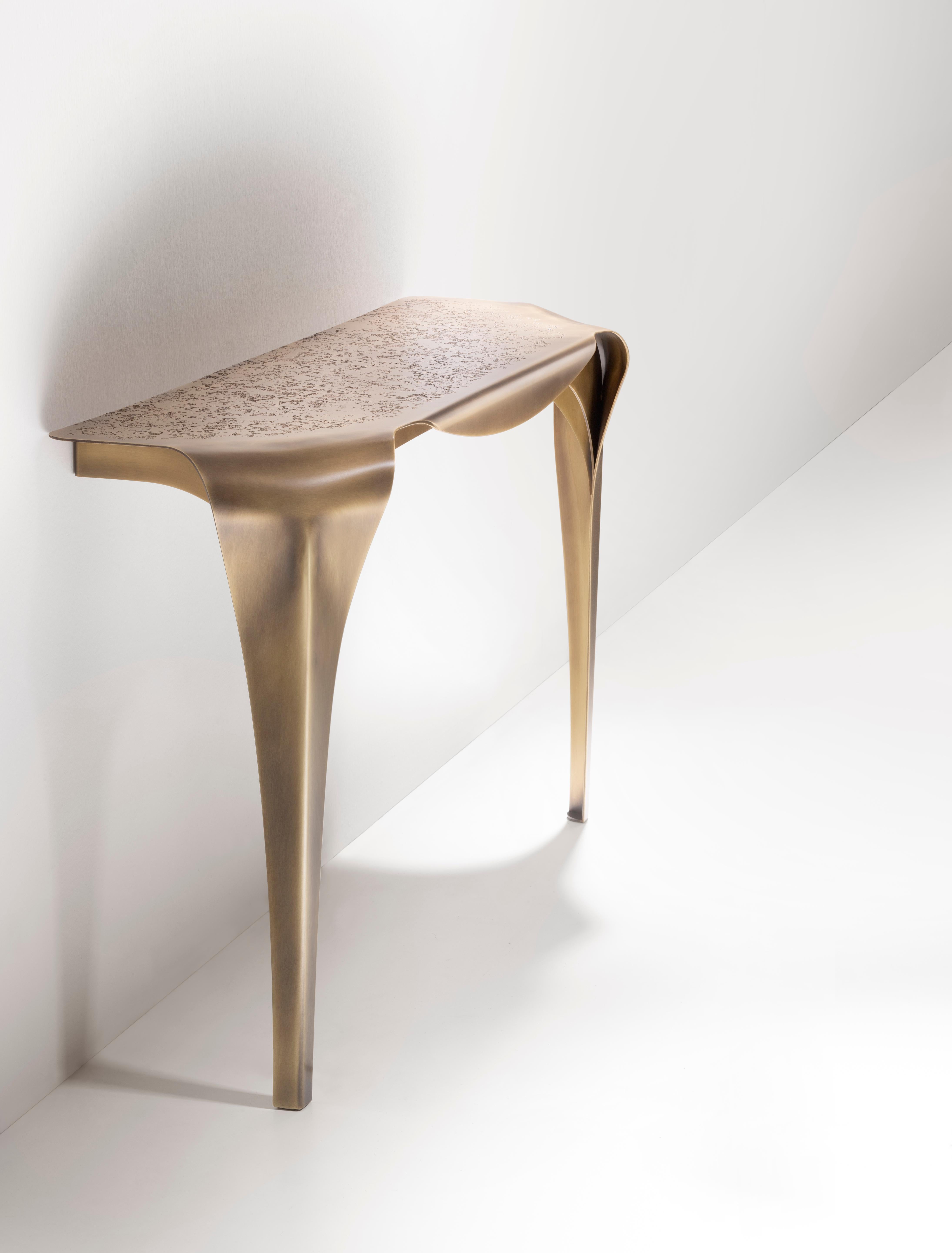 Moderne Table console DeCastelli en laiton DeErosion de Nikita Bettoni en vente