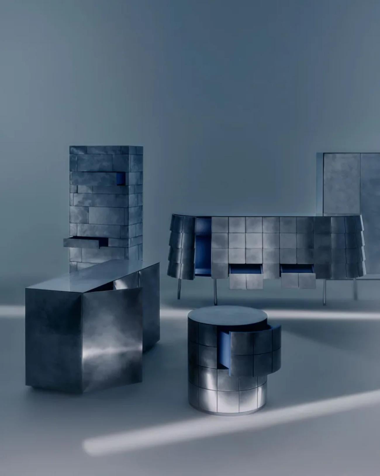 Pandora è una cassettiera che allude alla forma archetipica di un vaso. Come un moderno scrigno, è stato realizzato per conservare - e quindi 