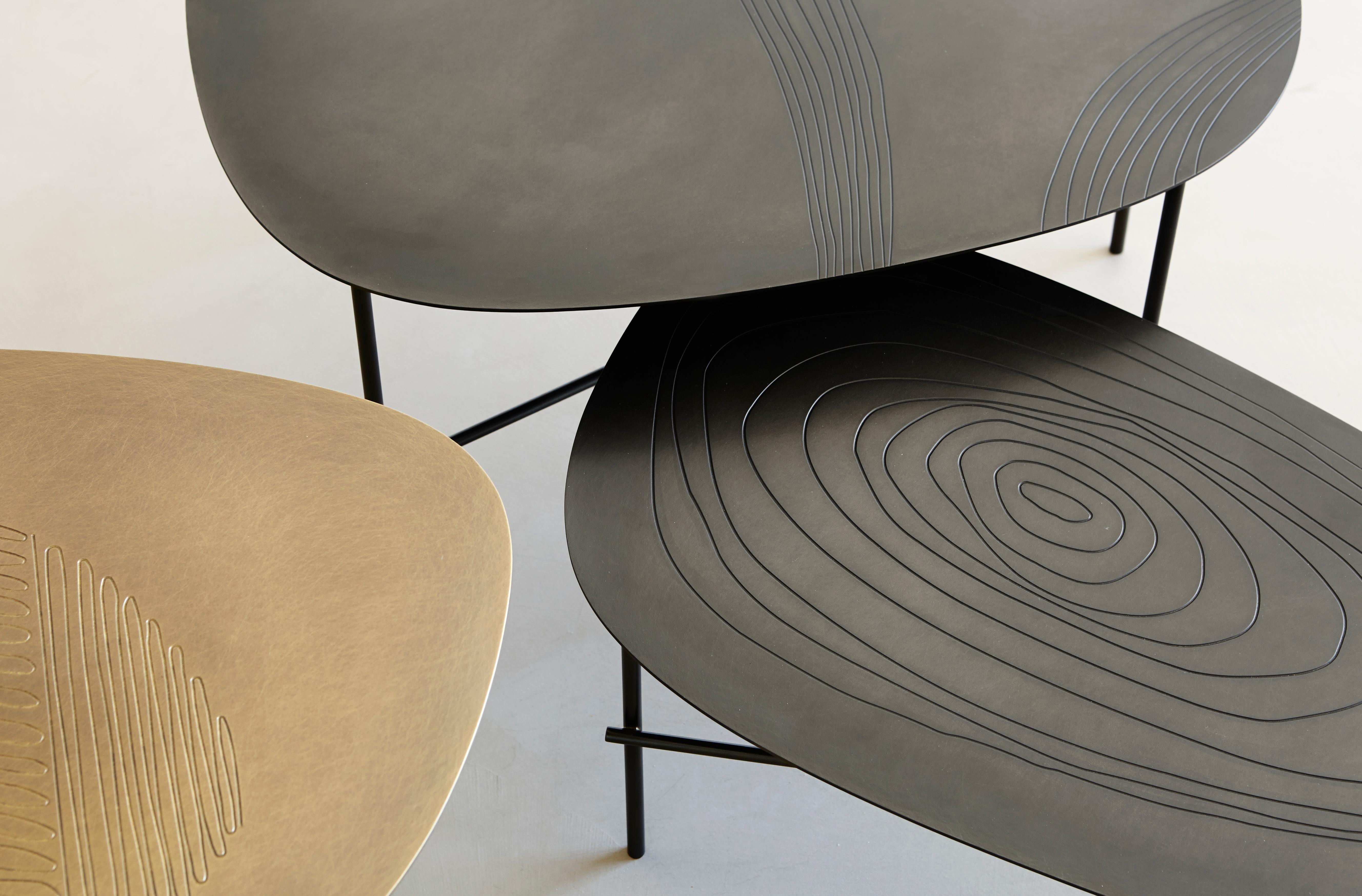 Moderne Table basse DeCastelli Syro 30 avec plateau en acier inoxydable et fer par Emilio Nanni en vente