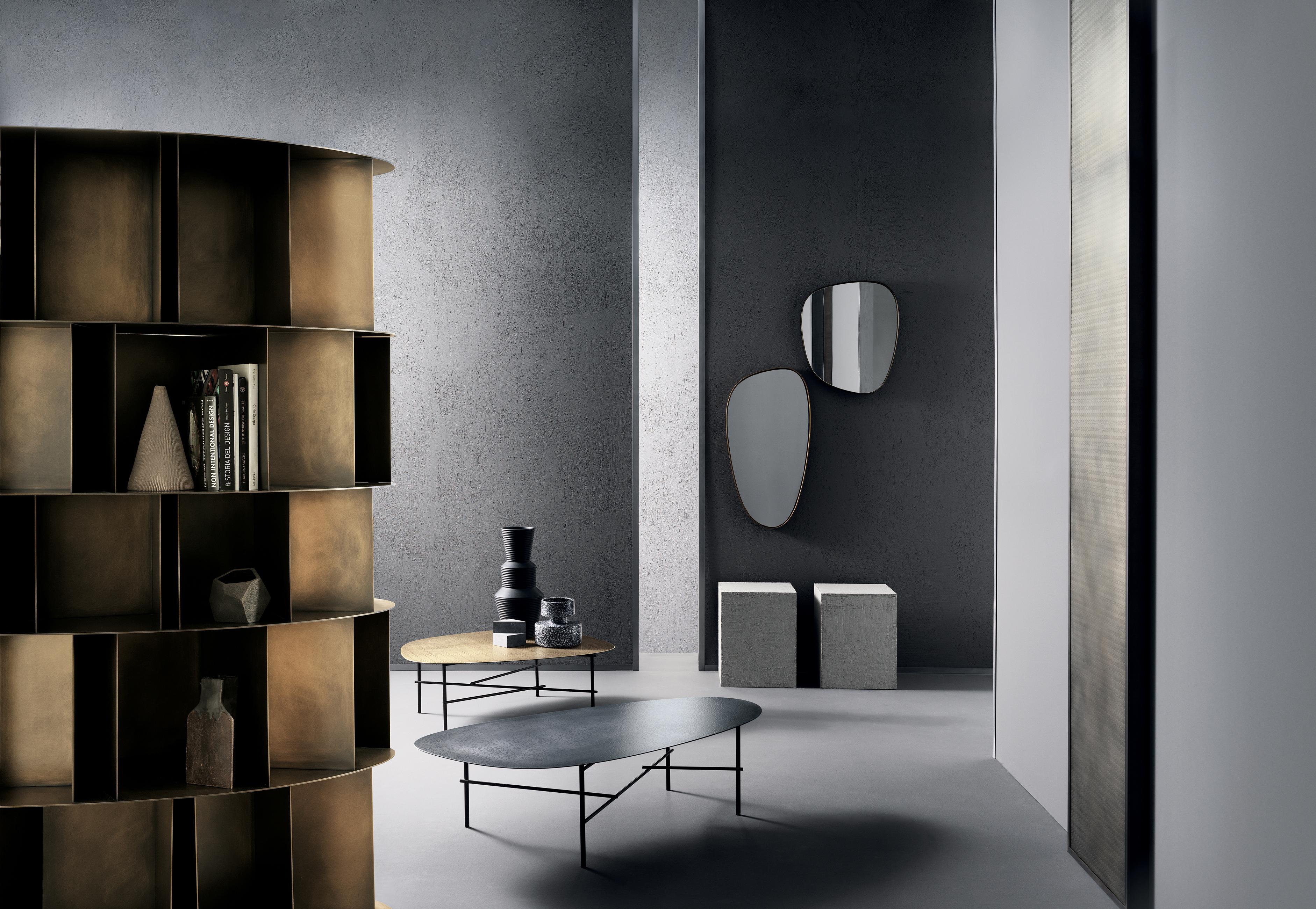 XXIe siècle et contemporain DeCastello table d'appoint Syro XL 98 avec plateau en cuivre et base en fer par Emilio Nanni en vente
