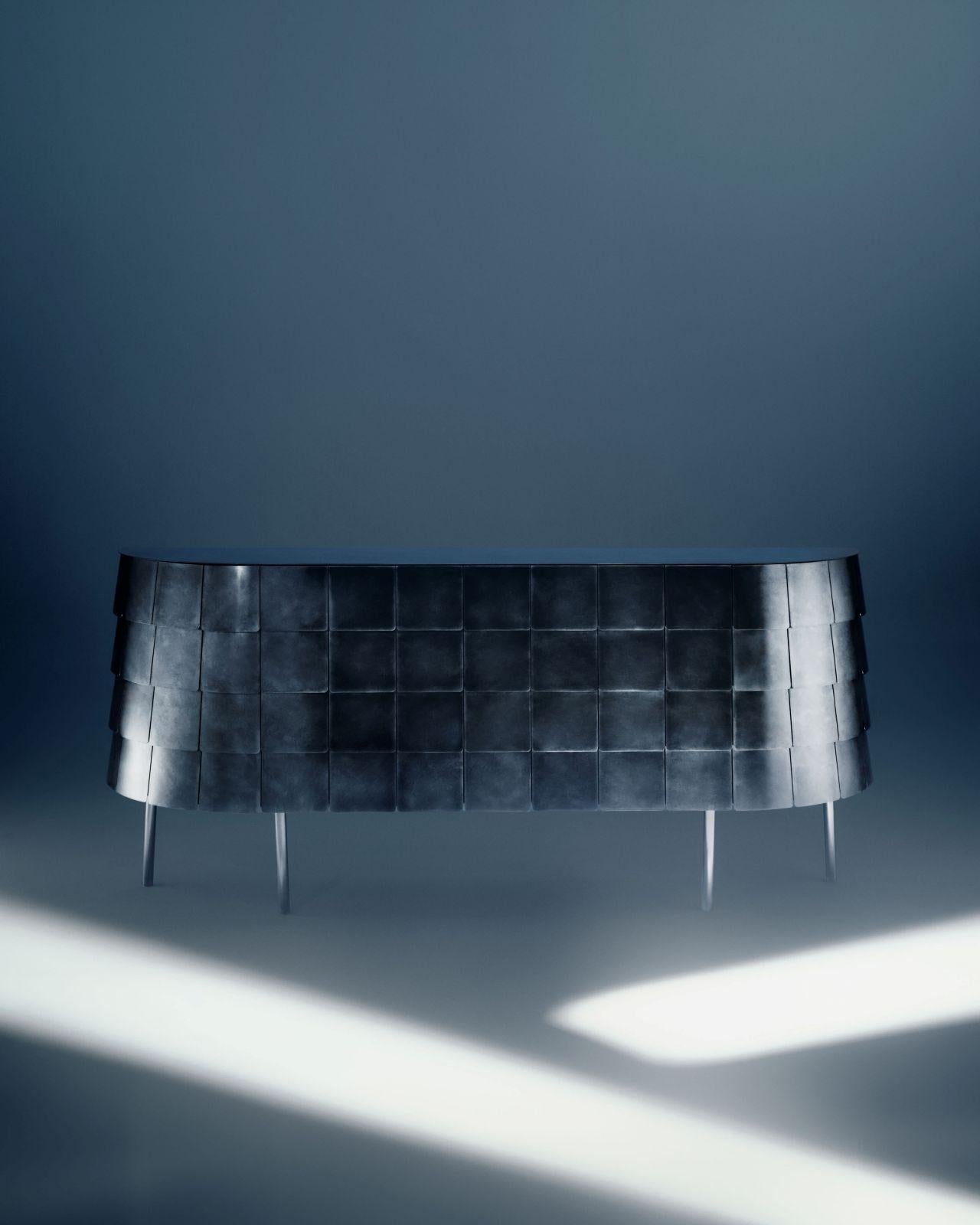 Cabinet DeCastelli Yoroi con finitura Iridium di Alesandro Masturzo In condizioni Nuovo in vendita a Brooklyn, NY