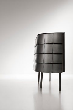 Cabinet Yoroi en acier inoxydable de DeCastelli par Alesandro Masturzo