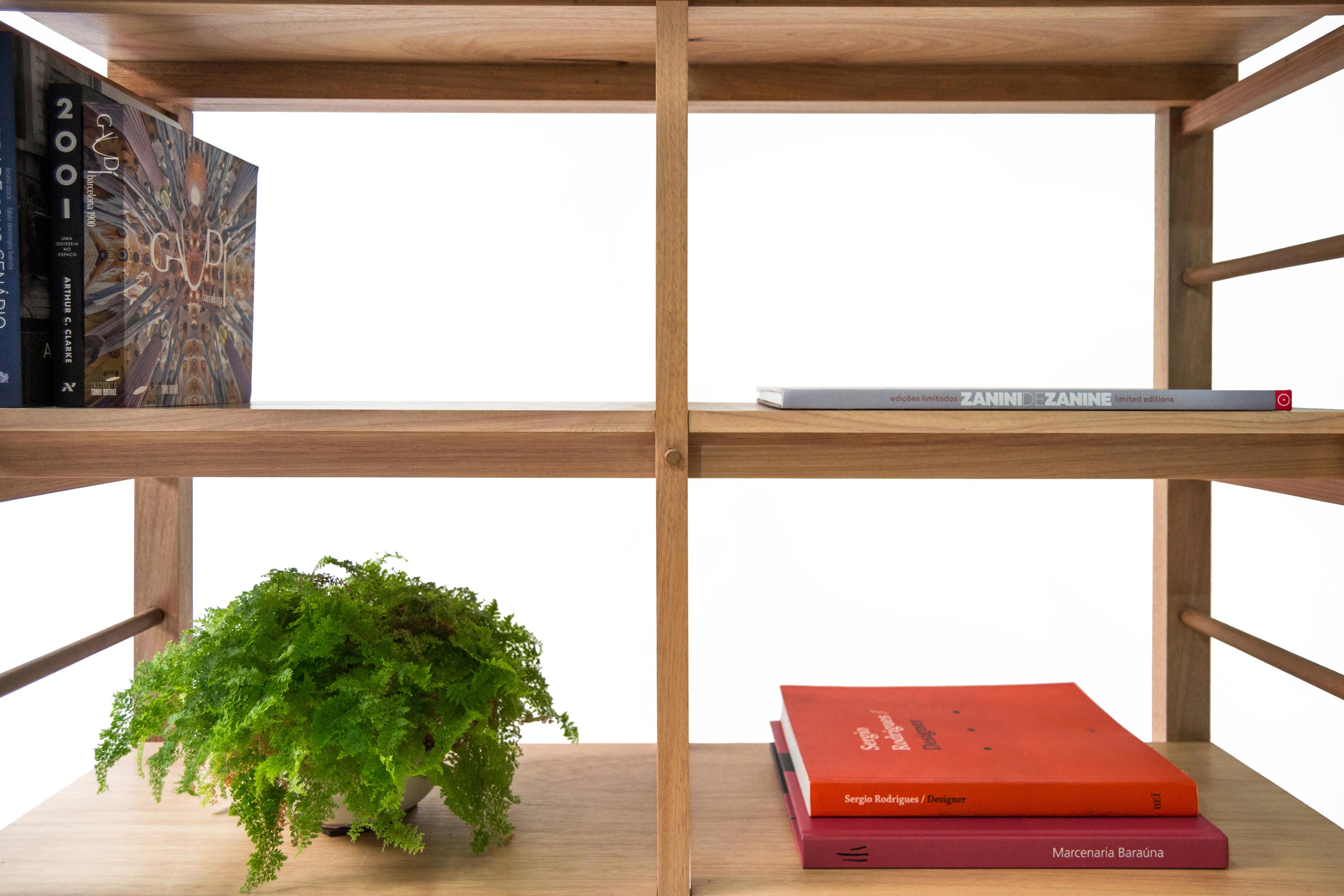 Decastro Bookcase — Handmade Solid Wood Contemporary Brazilian Design In New Condition For Sale In Curitiba, PR