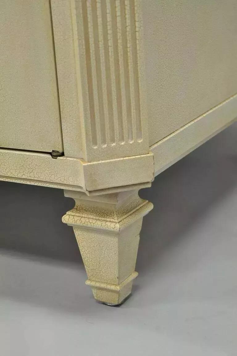 Decca - Mobile bar neoclassico francese in stile Luigi XVI, crema e oro (A) in vendita 1