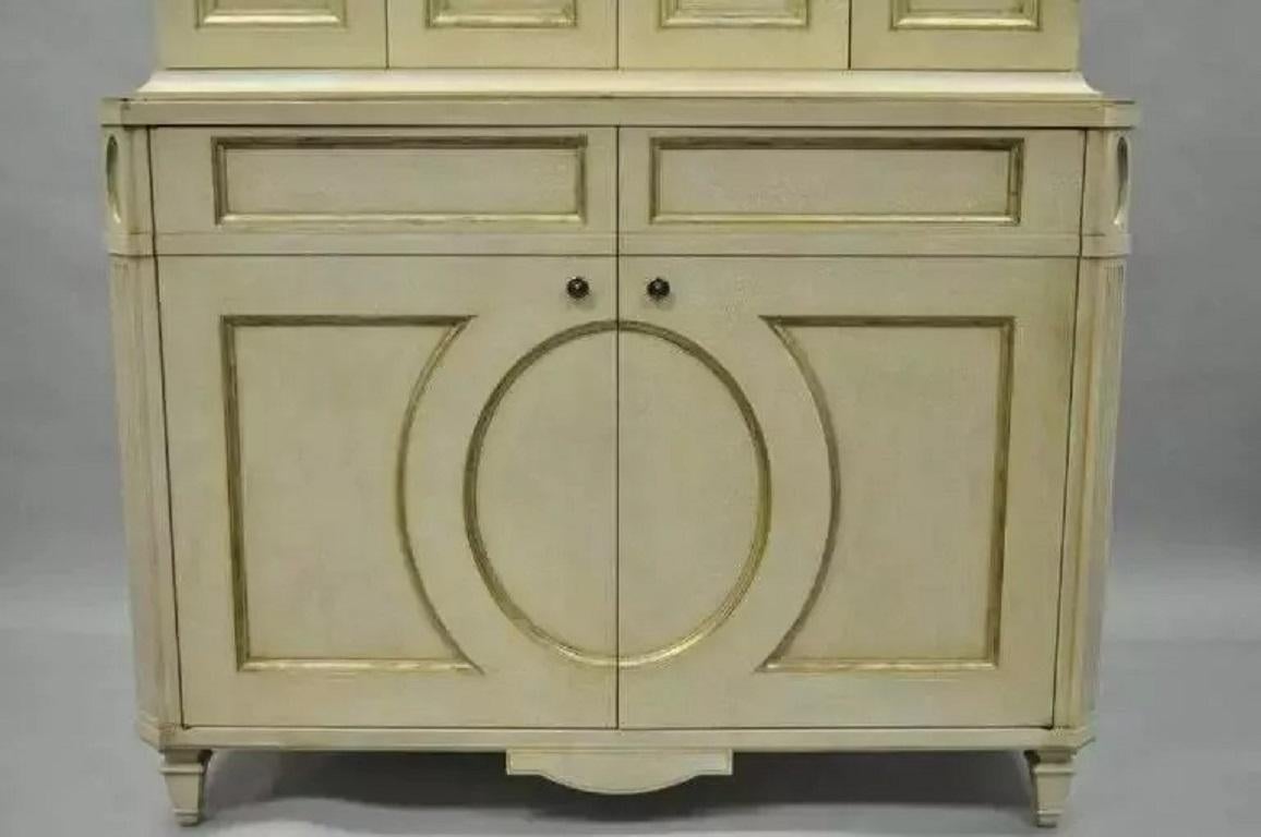 Sconosciuto Decca - Armadio bar francese neoclassico in stile Luigi XVI, crema e oro (B) in vendita