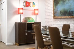 Decca Home Bolier Quercia scura Travertino Vetro fumé Armadio bar a secco contemporaneo