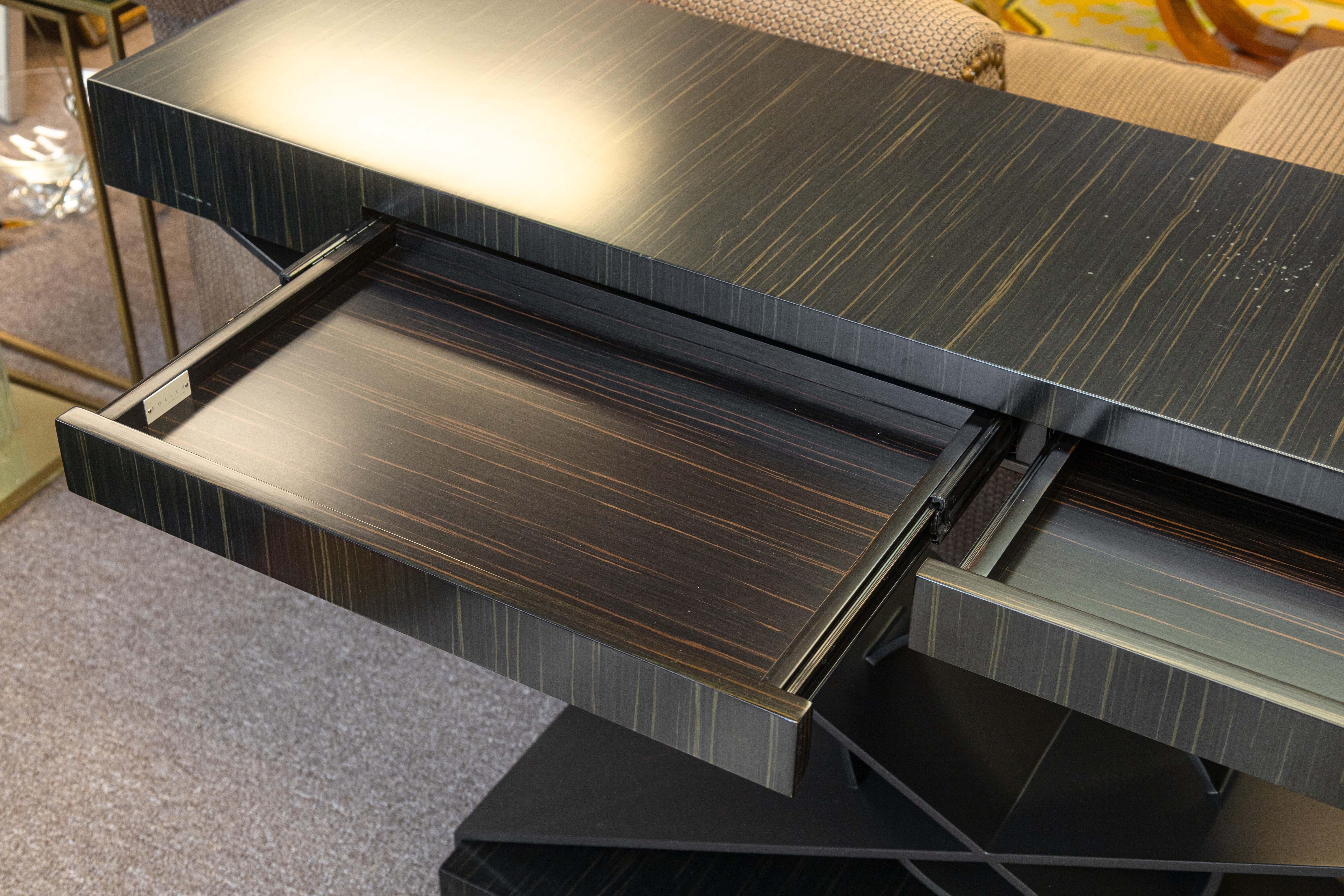 Mesa Consola Contemporánea Decca Home Bolier Madera de Ébano y Base en X Gunmetal Desconocido en venta