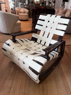 Silla mecedora con correa de cuero blanco Decca- Única en su especie