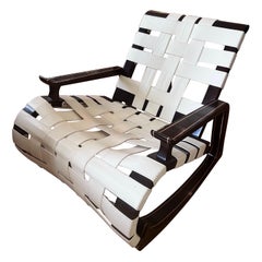 Silla mecedora con correa de cuero blanco Decca- Única en su especie