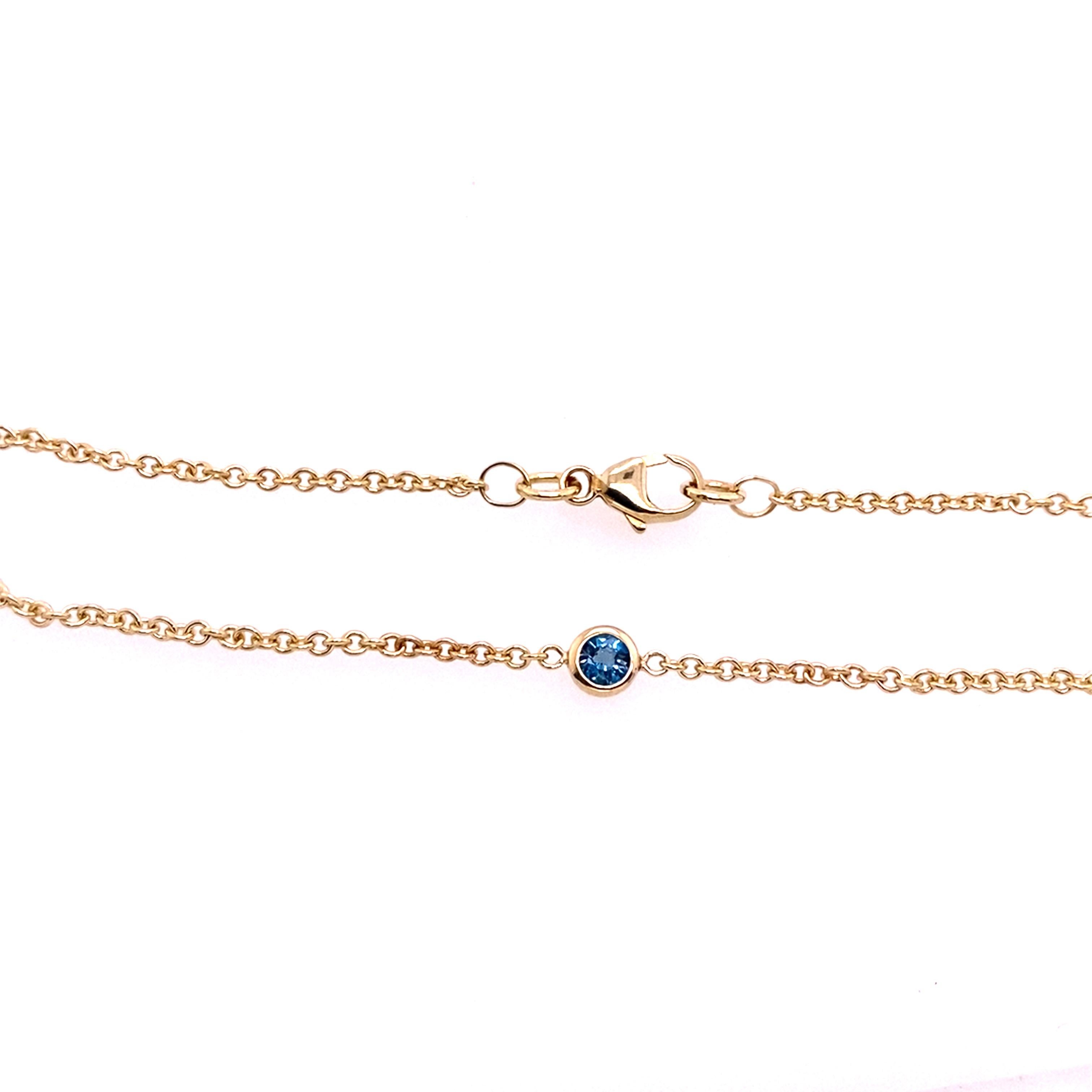 December Birthstone Bracelet Set with 0.11ct Round Blue Topaz in 9ct Yellow Gold In New Condition For Sale In London, GB